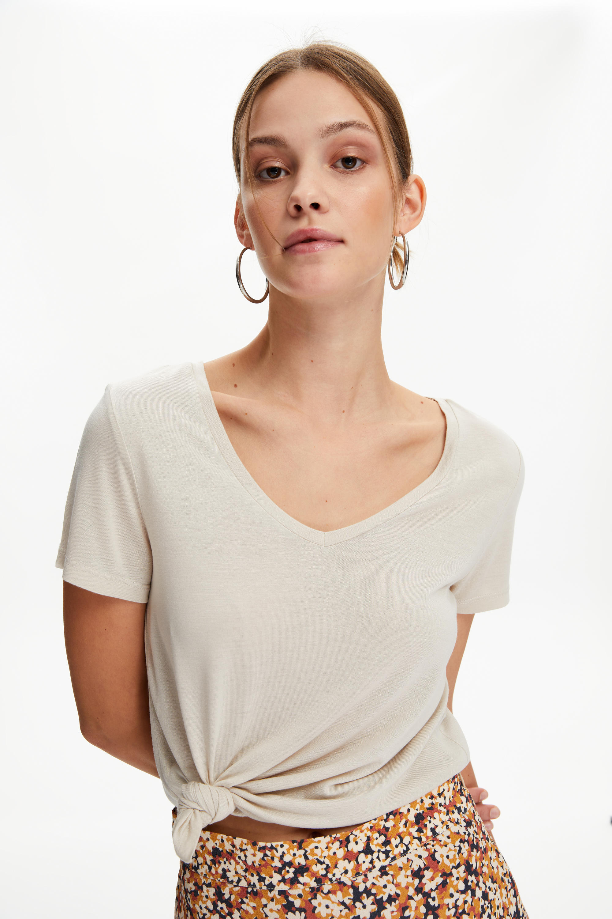 V YAKA VİSKON T-SHIRT