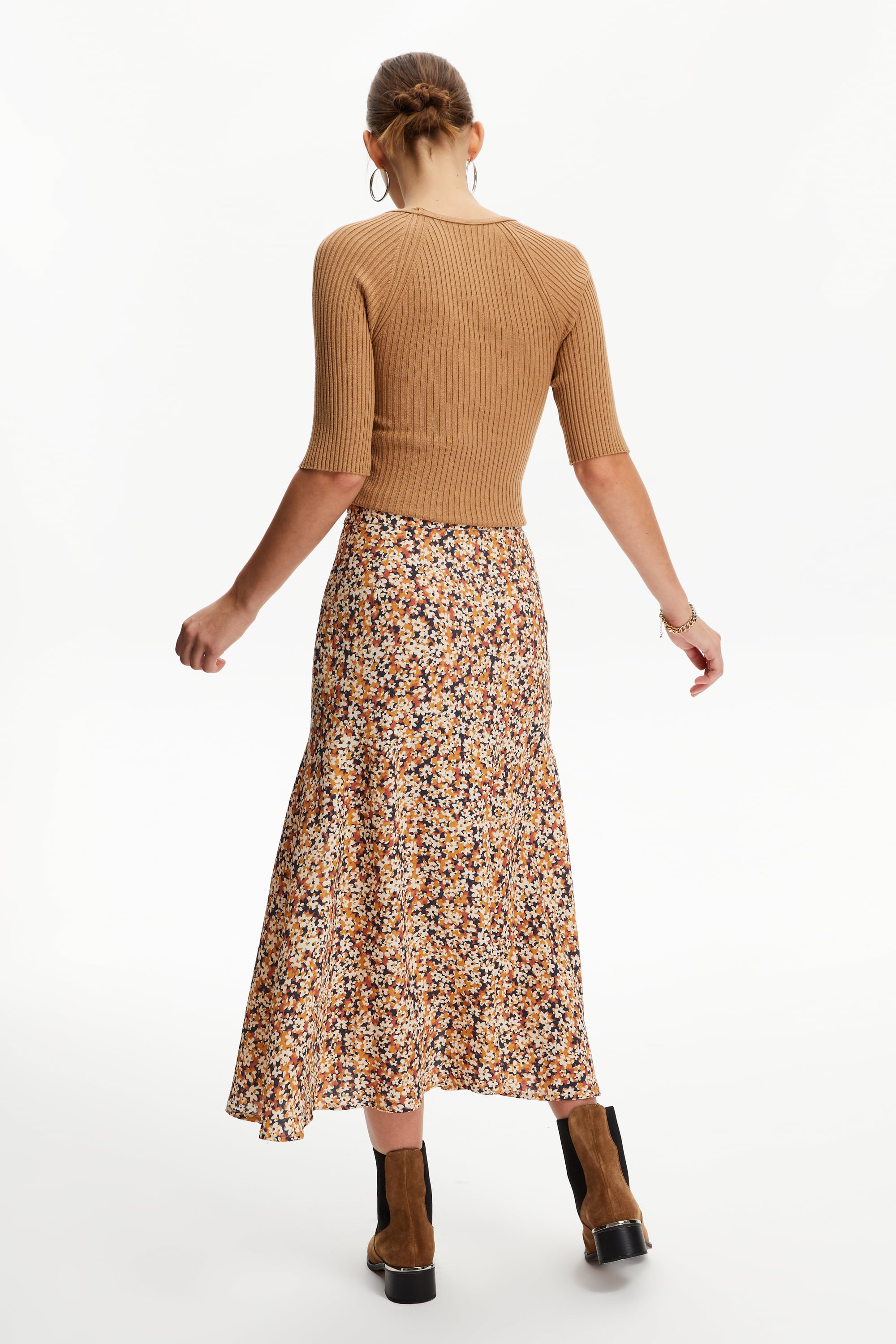 ÇİÇEK DESENLİ YIRTMAÇLI MİDİ ETEK