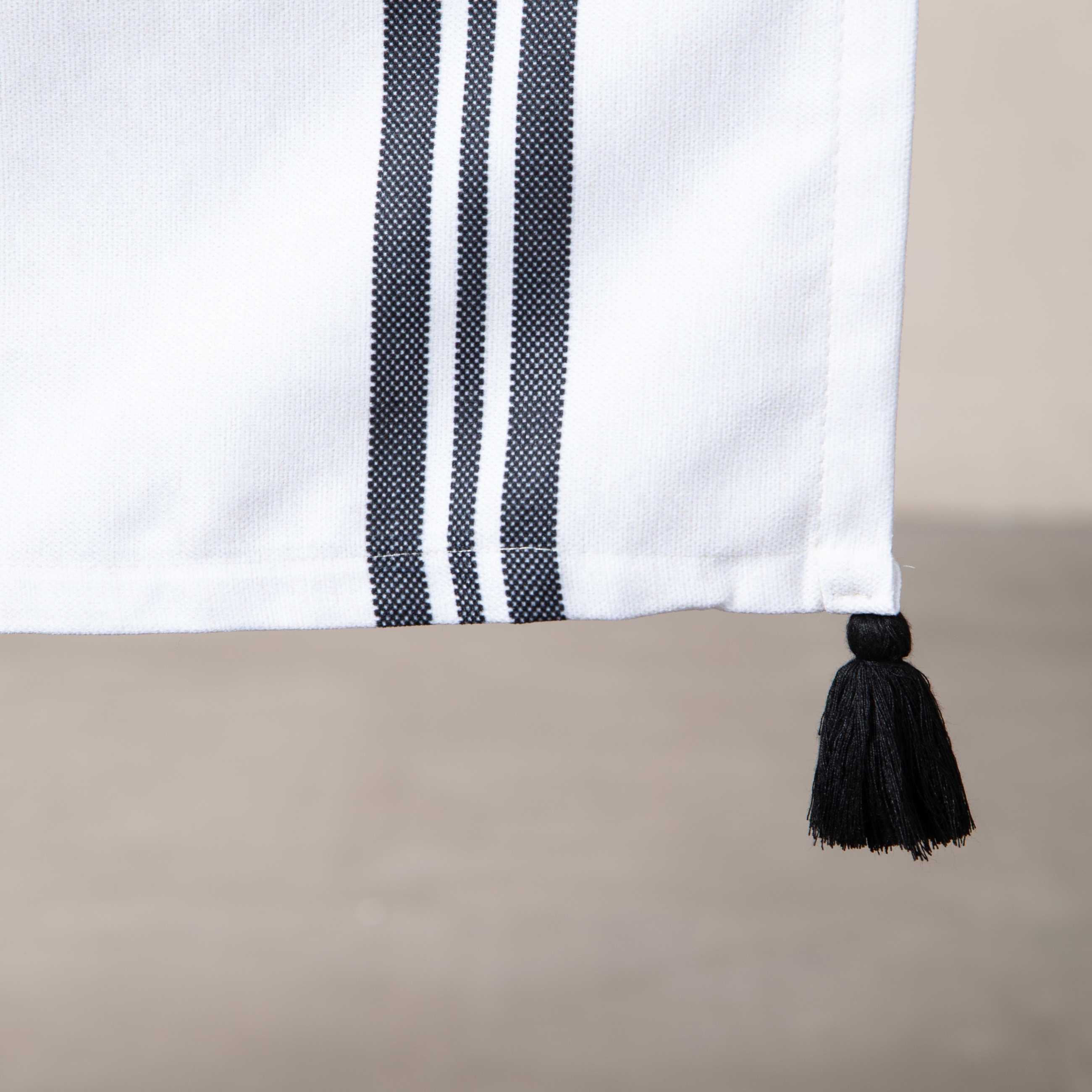 LINDA ÇİZGİLİ PÜSKÜLLÜ RUNNER SİYAH 45X150