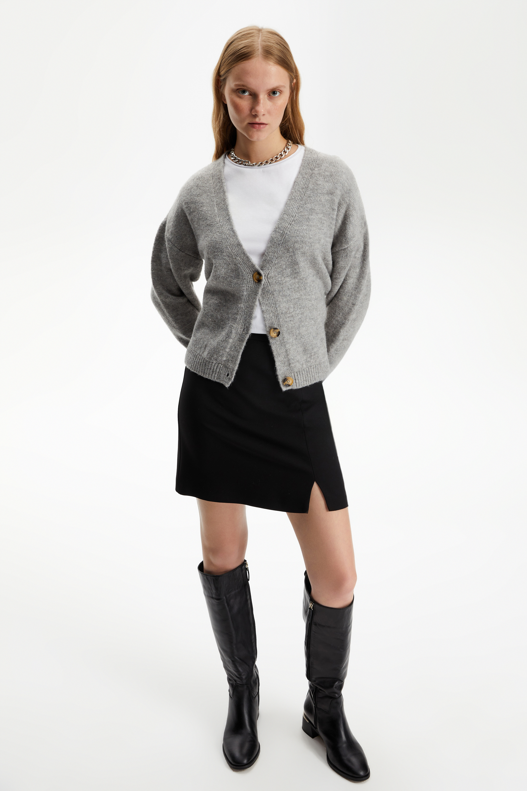 DÜĞMELİ V YAKA TRİKO HIRKA