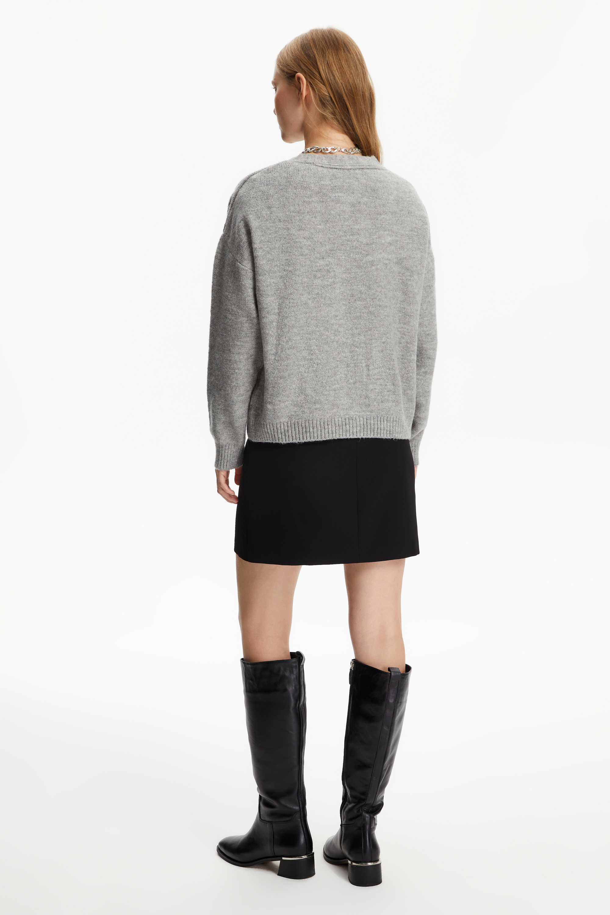 DÜĞMELİ V YAKA TRİKO HIRKA