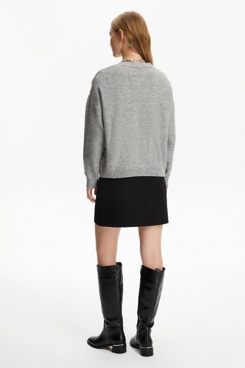  DÜĞMELİ V YAKA TRİKO HIRKA