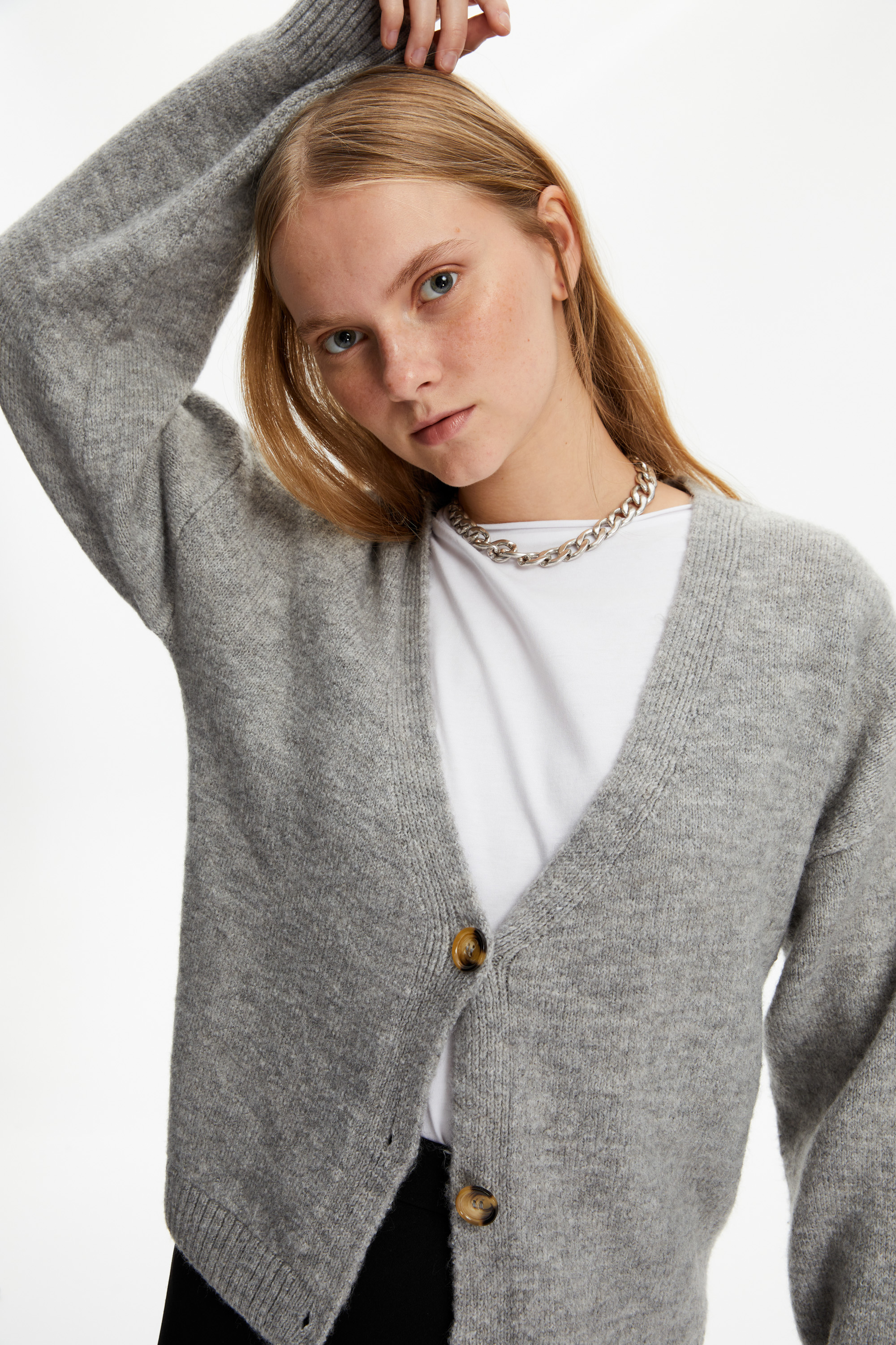 DÜĞMELİ V YAKA TRİKO HIRKA