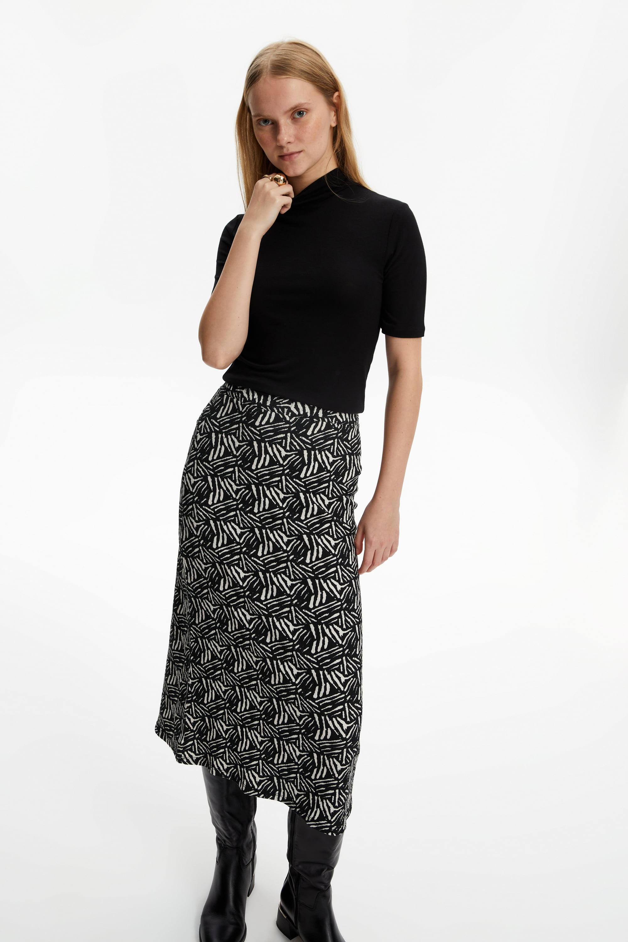 DESENLİ A FORM MİDİ ETEK