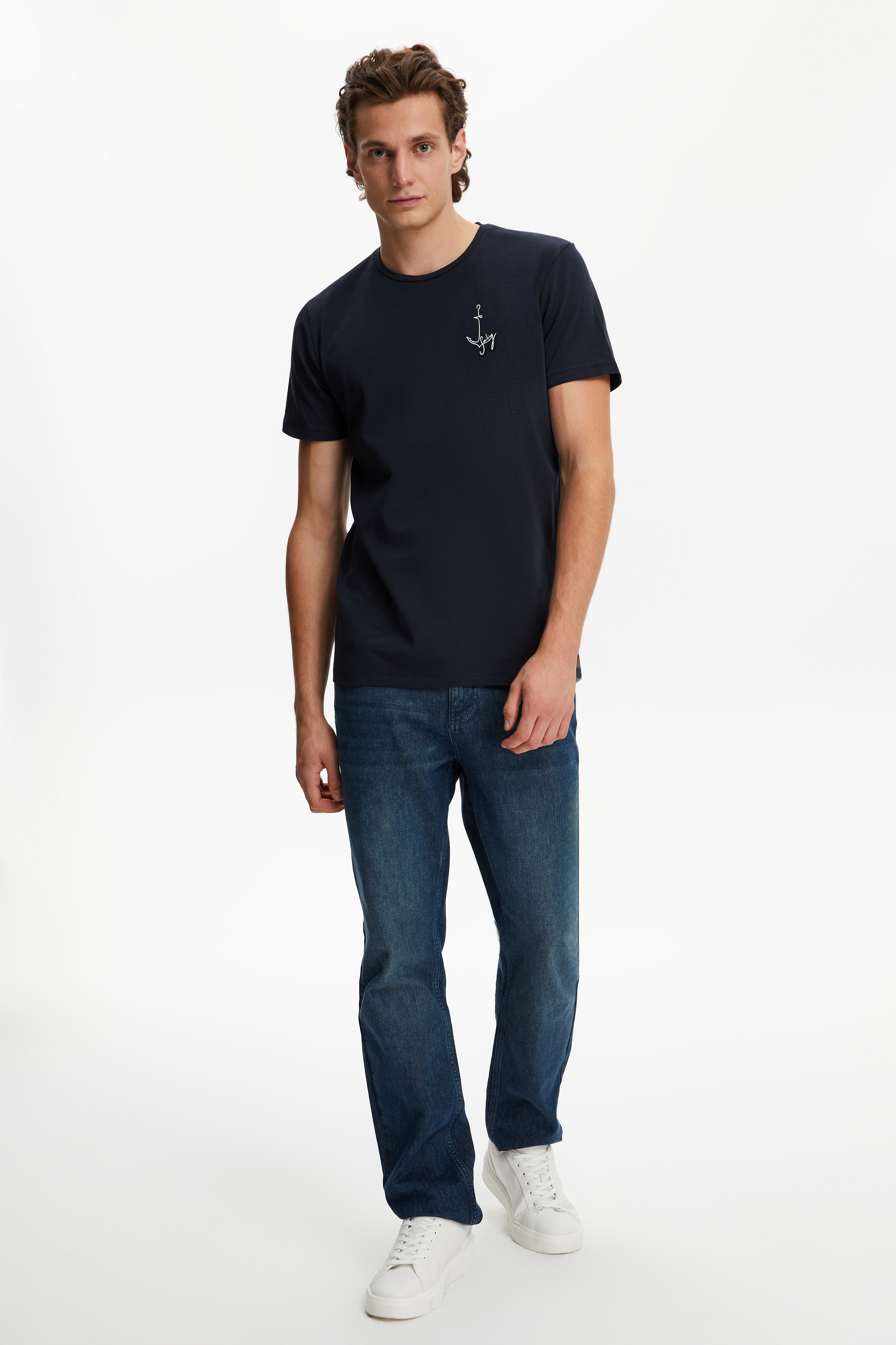 ÇAPA DETAYLI KISA KOLLU T-SHIRT