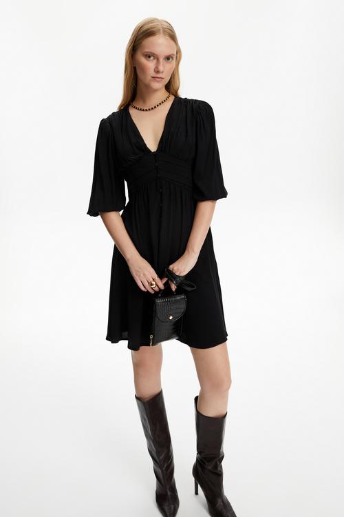  DÜĞME DETAYLI MİNİ VİSKOZ ELBİSE