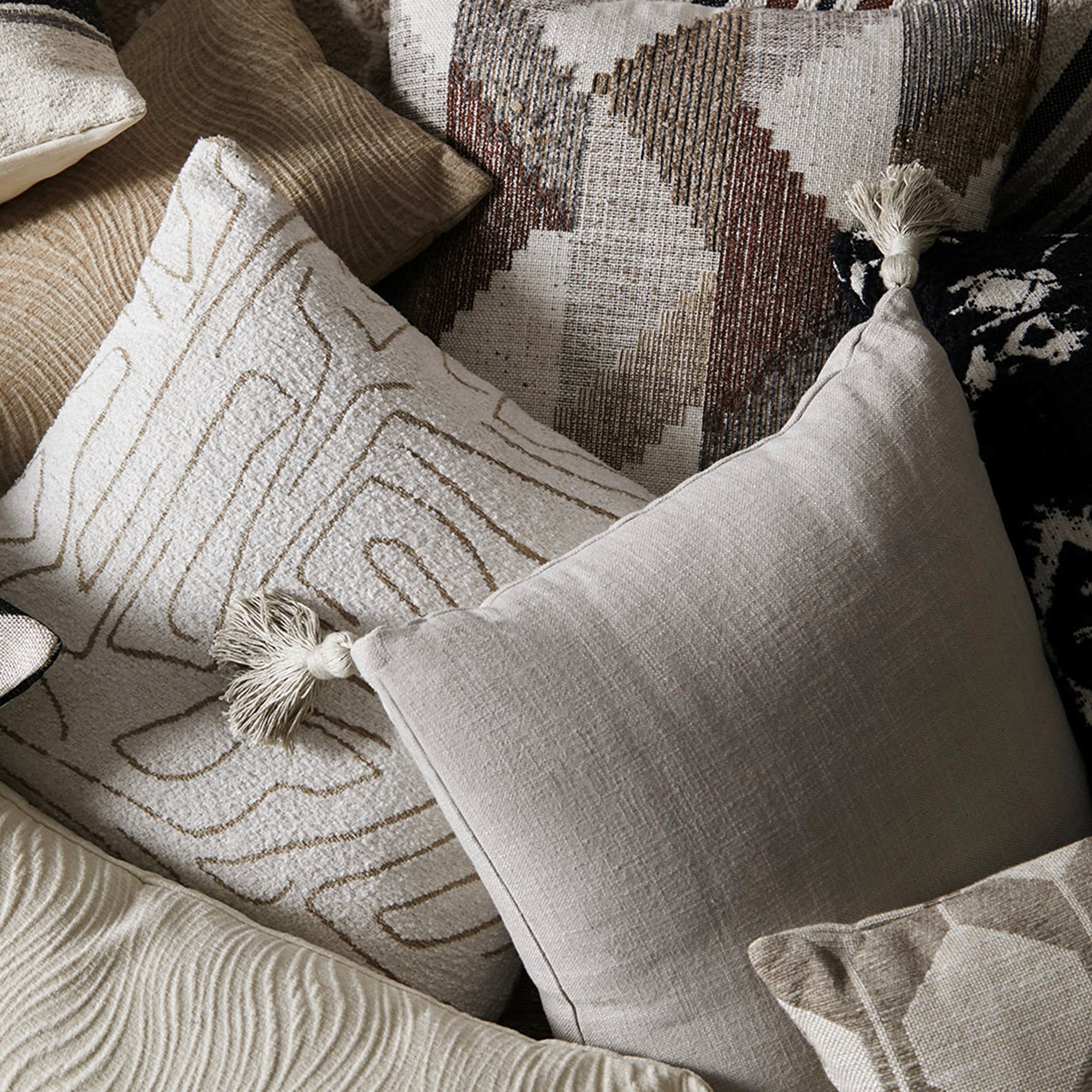 ALBA KIRLENT PÜSKÜLLÜ KREM 45X45