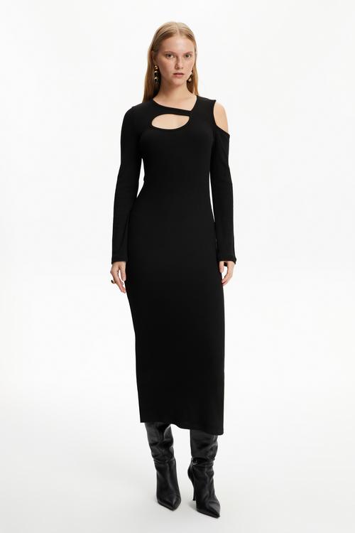  CUT OUT DETAYLI UZUN ÖRME ELBİSE