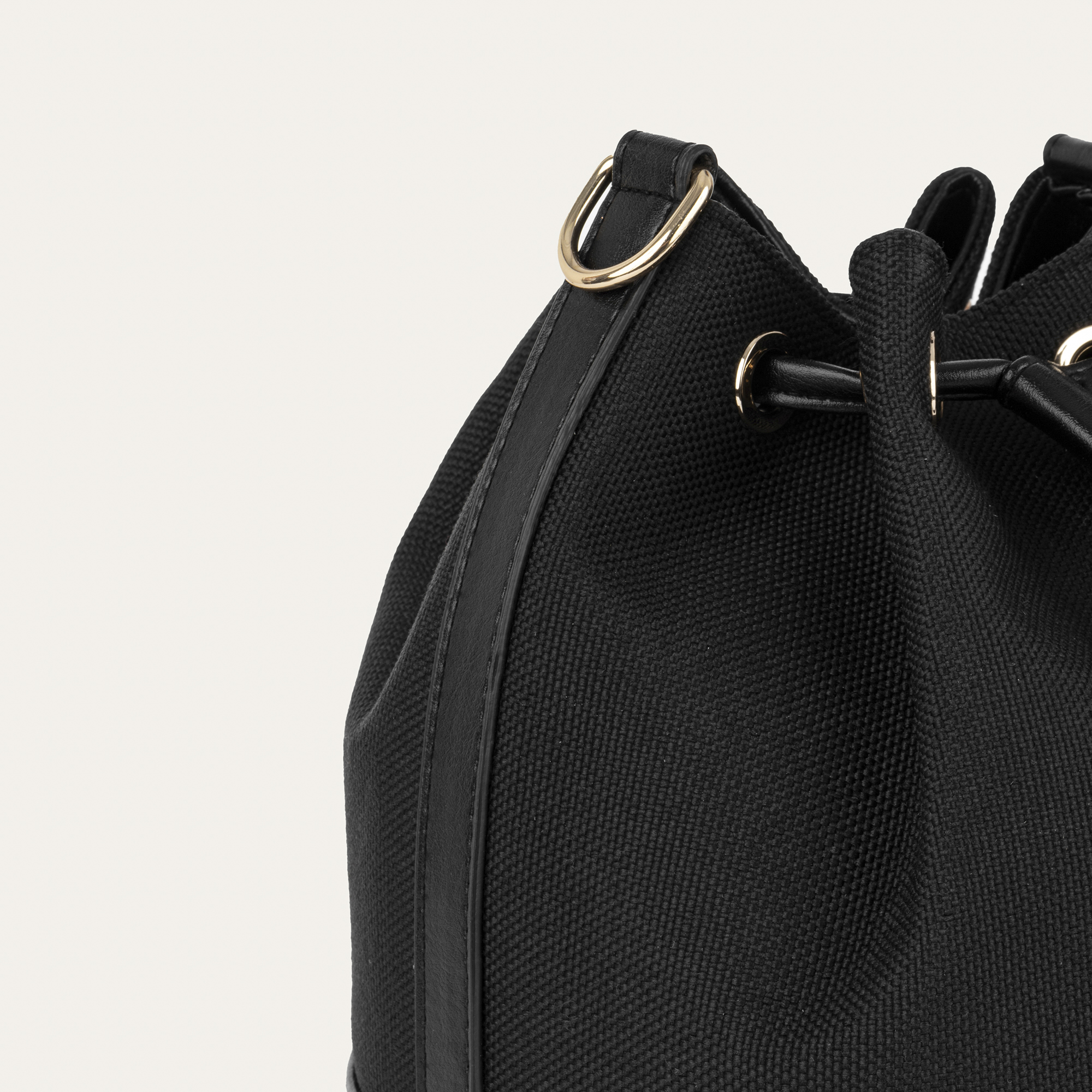 BÜZGÜLÜ BUCKET OMUZ ÇANTASI