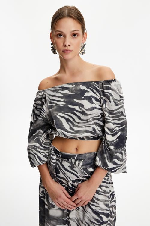 ZEBRA DESENLİ DÜŞÜK OMUZ SMART BLUZ