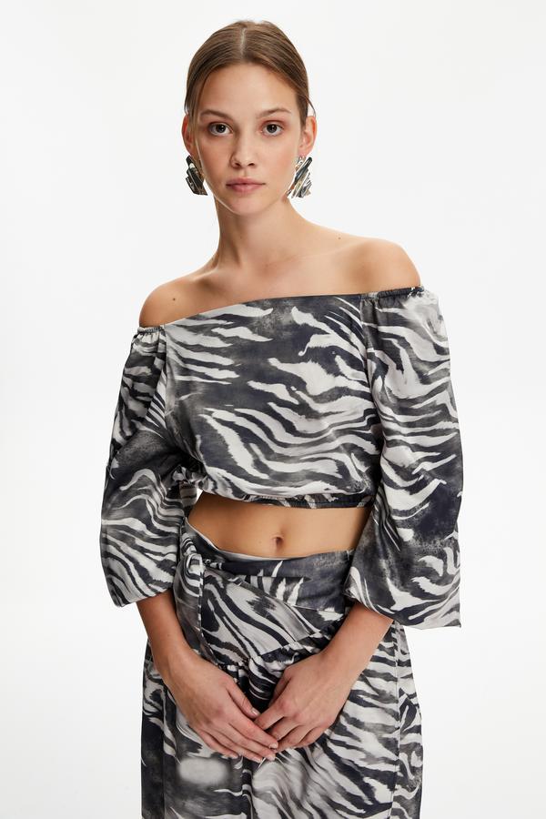 ZEBRA DESENLİ DÜŞÜK OMUZ SMART BLUZ