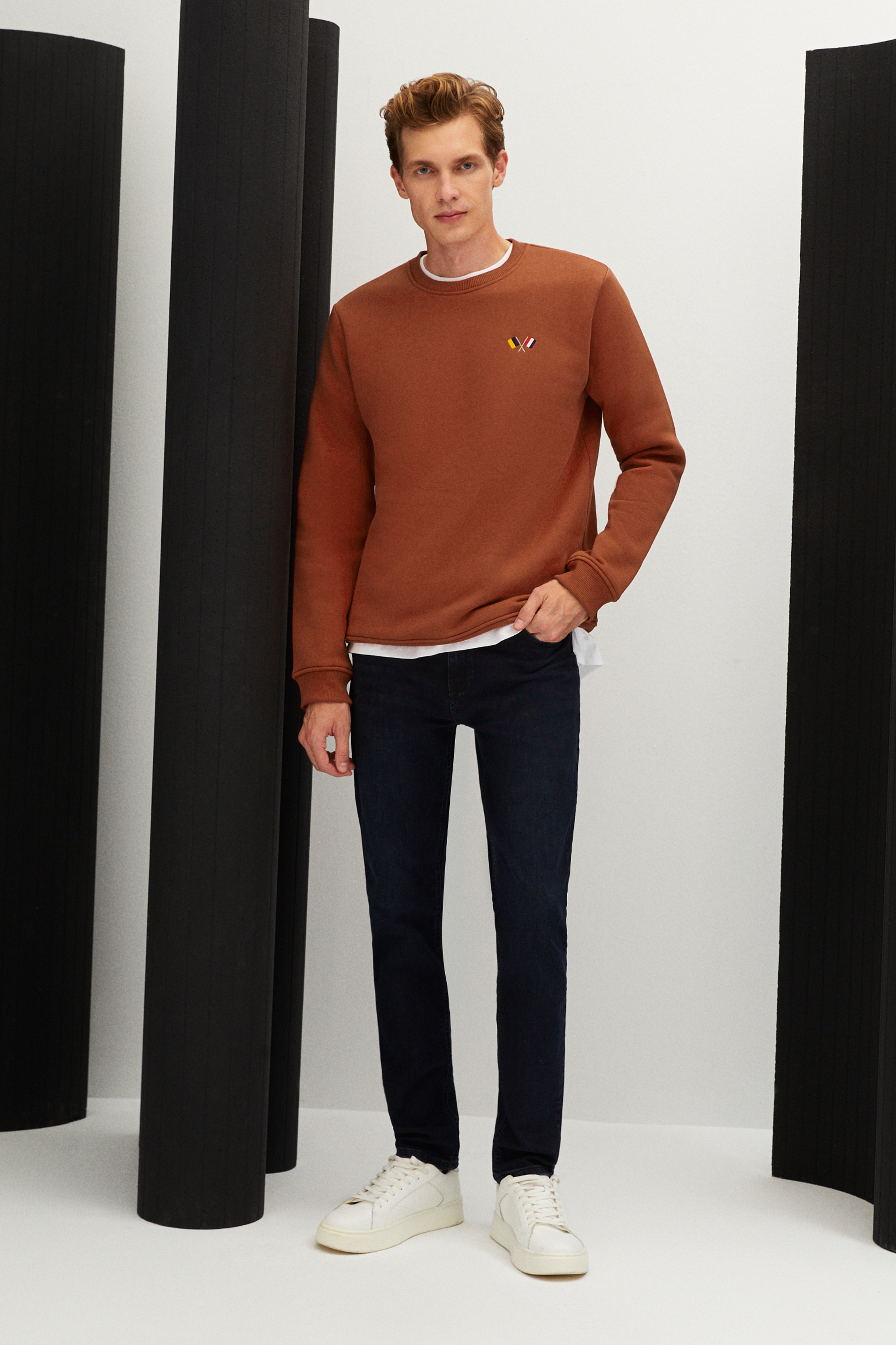 NAKIŞLI BİSİKLET YAKA SWEATSHIRT