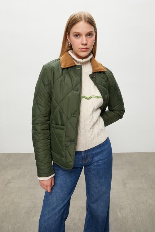  KADİFE YAKA KAPİTONELİ CEKET