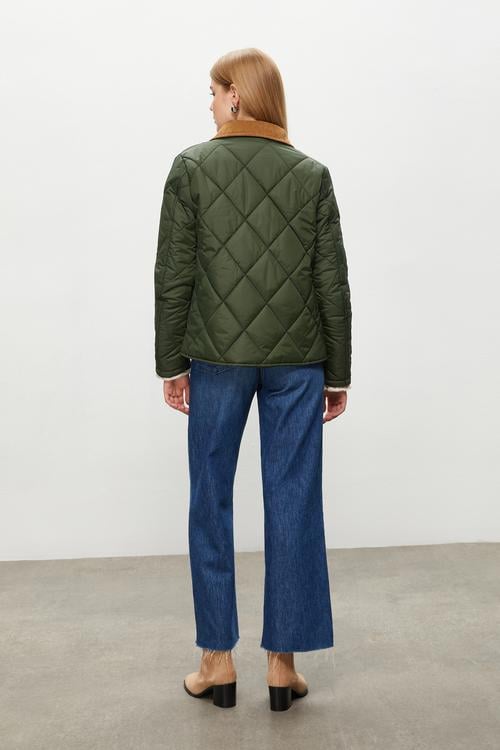  KADİFE YAKA KAPİTONELİ CEKET