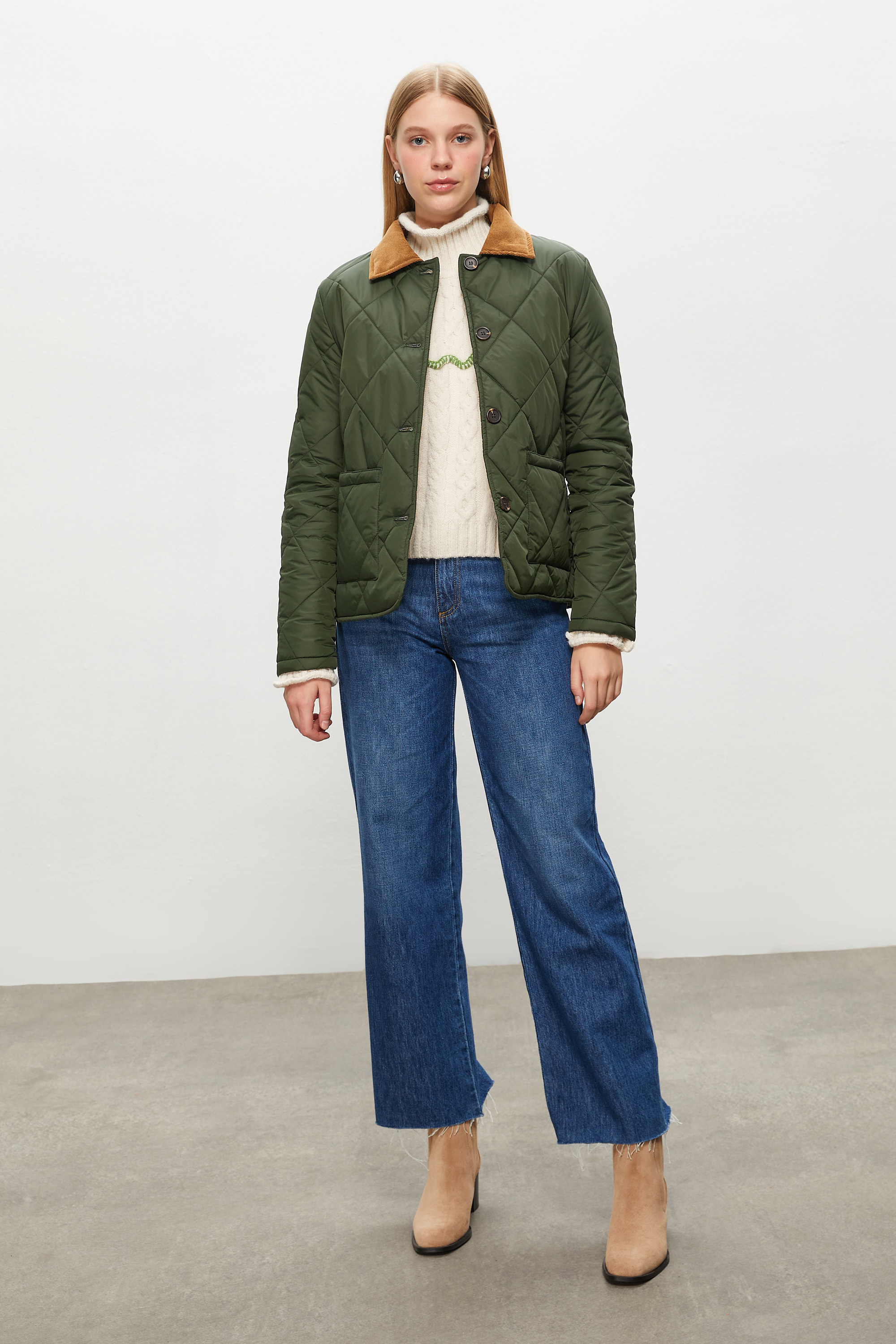 KADİFE YAKA KAPİTONELİ CEKET