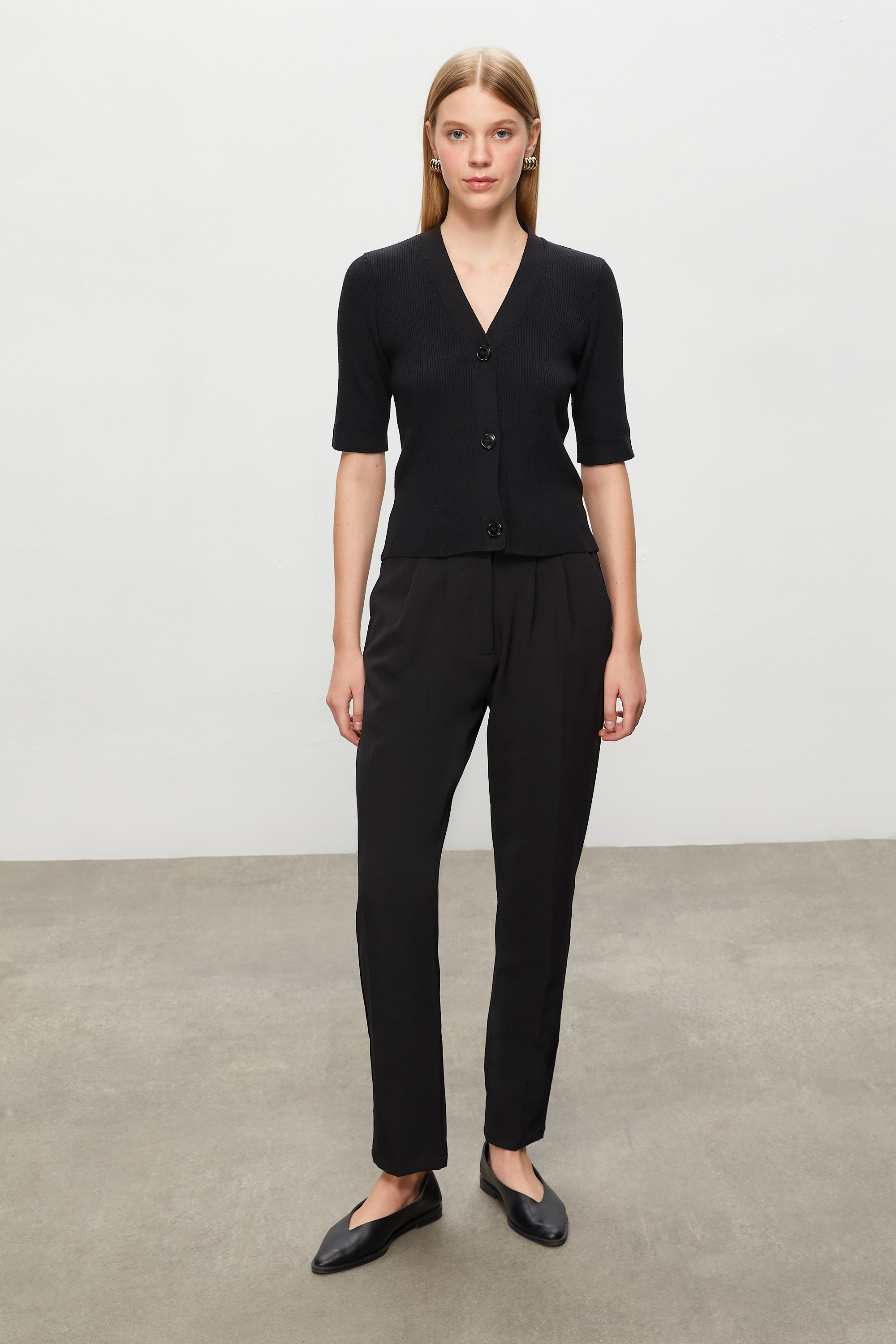 DÜĞMELİ V YAKA TRİKO HIRKA