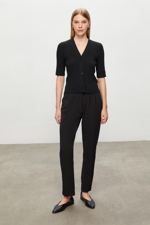  DÜĞMELİ V YAKA TRİKO HIRKA