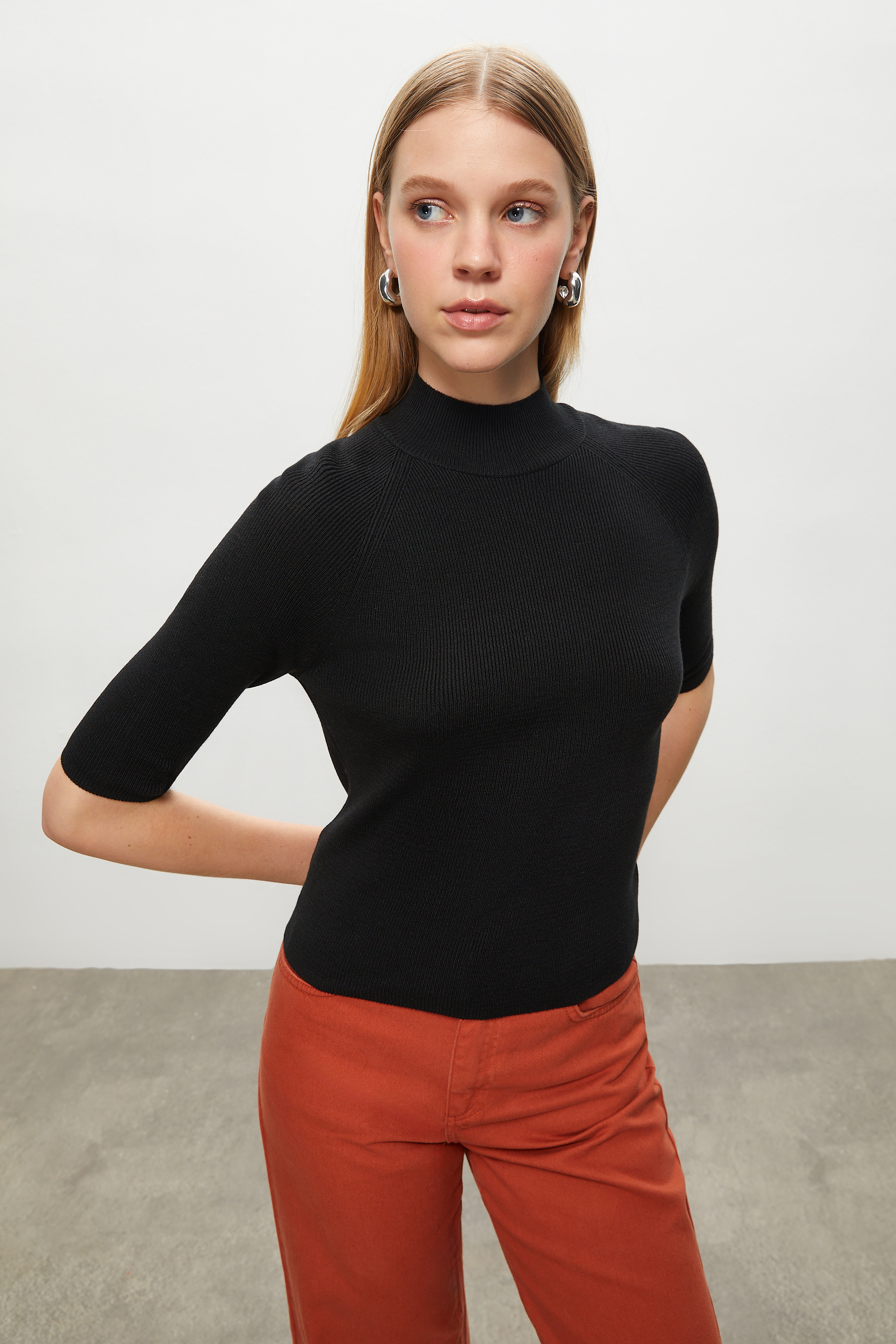 FİTİLLİ DİK YAKA TRİKO KAZAK