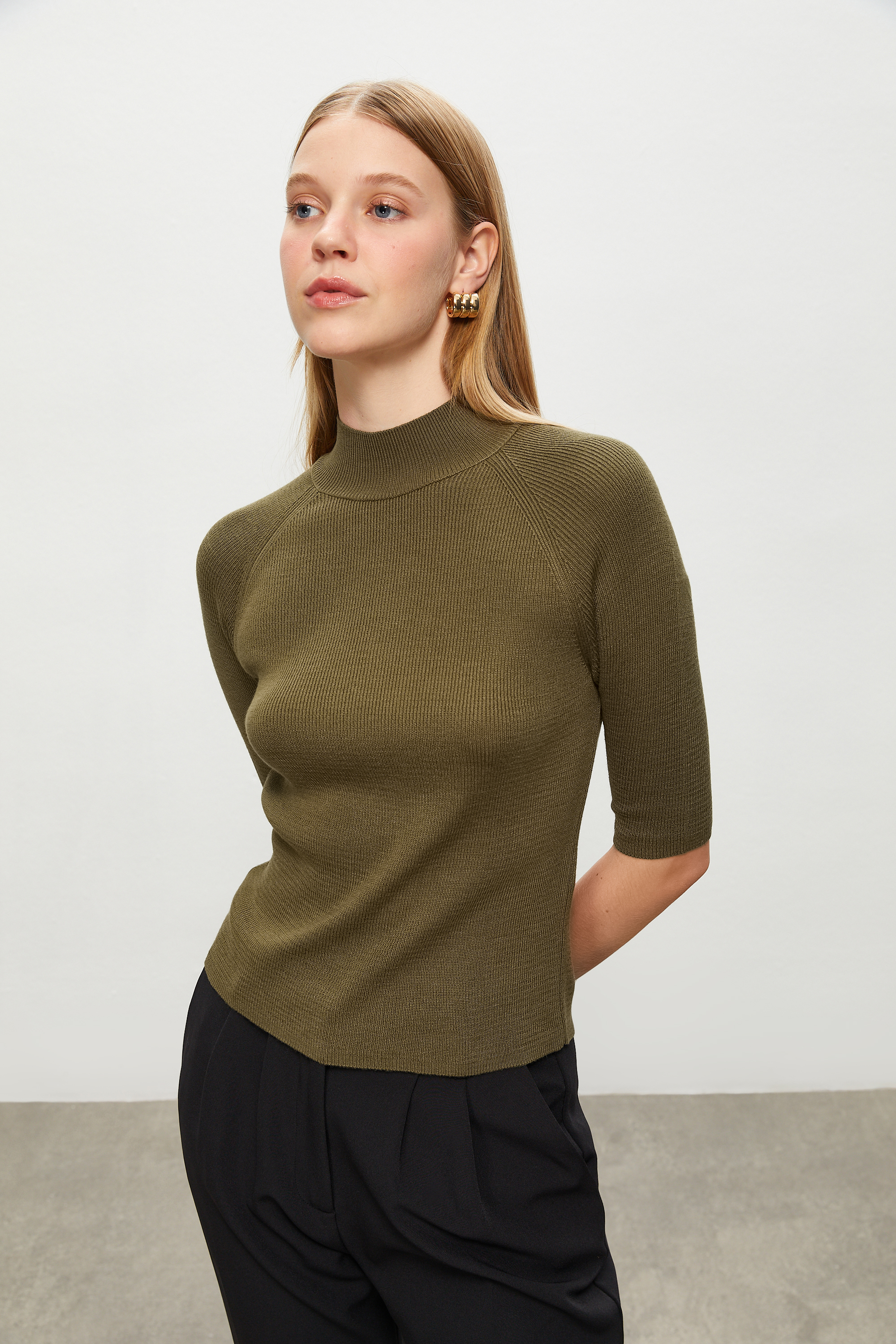 FİTİLLİ DİK YAKA TRİKO KAZAK