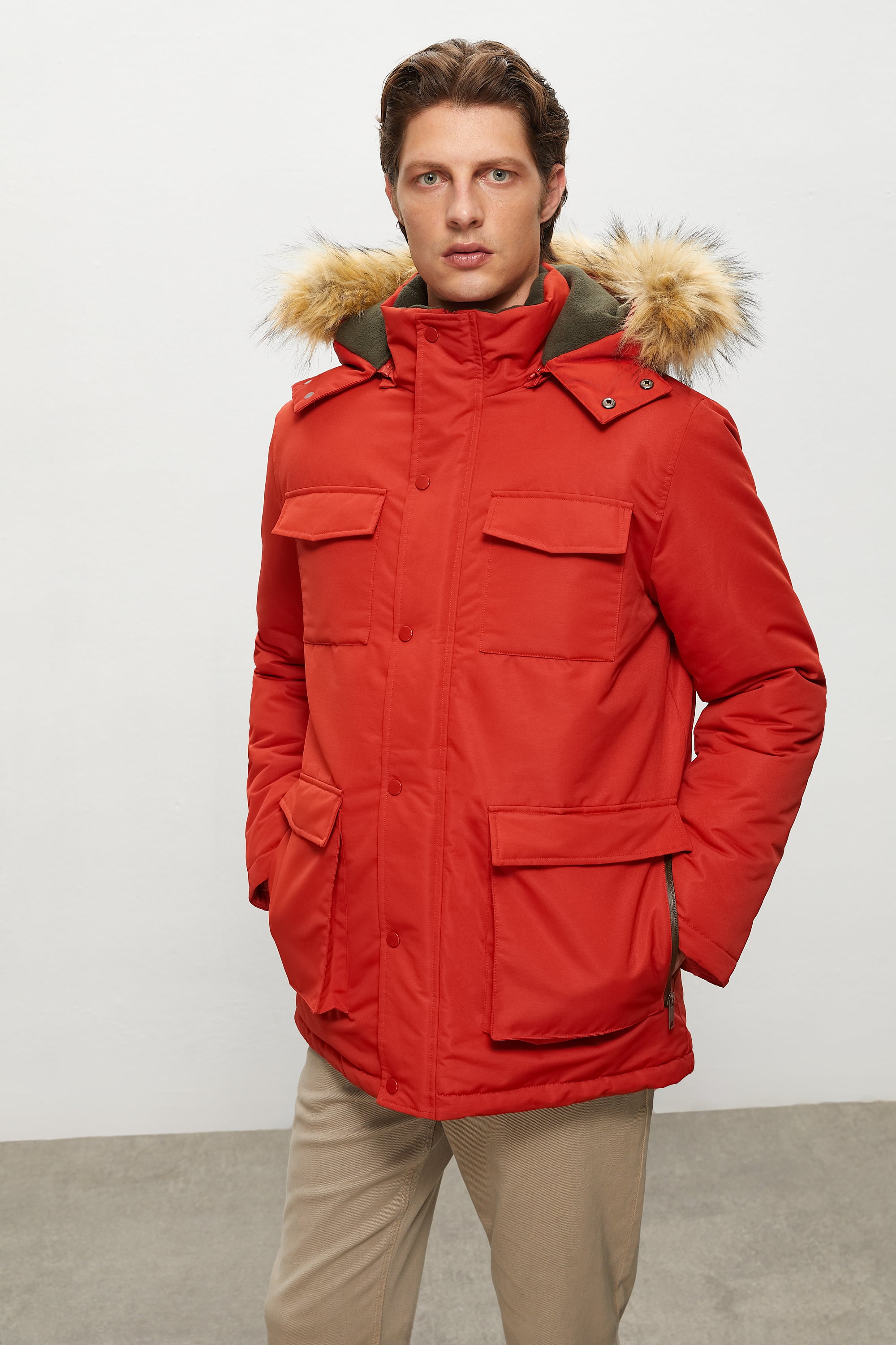 ÇIKARILABİLİR KAPÜŞONLU MONT