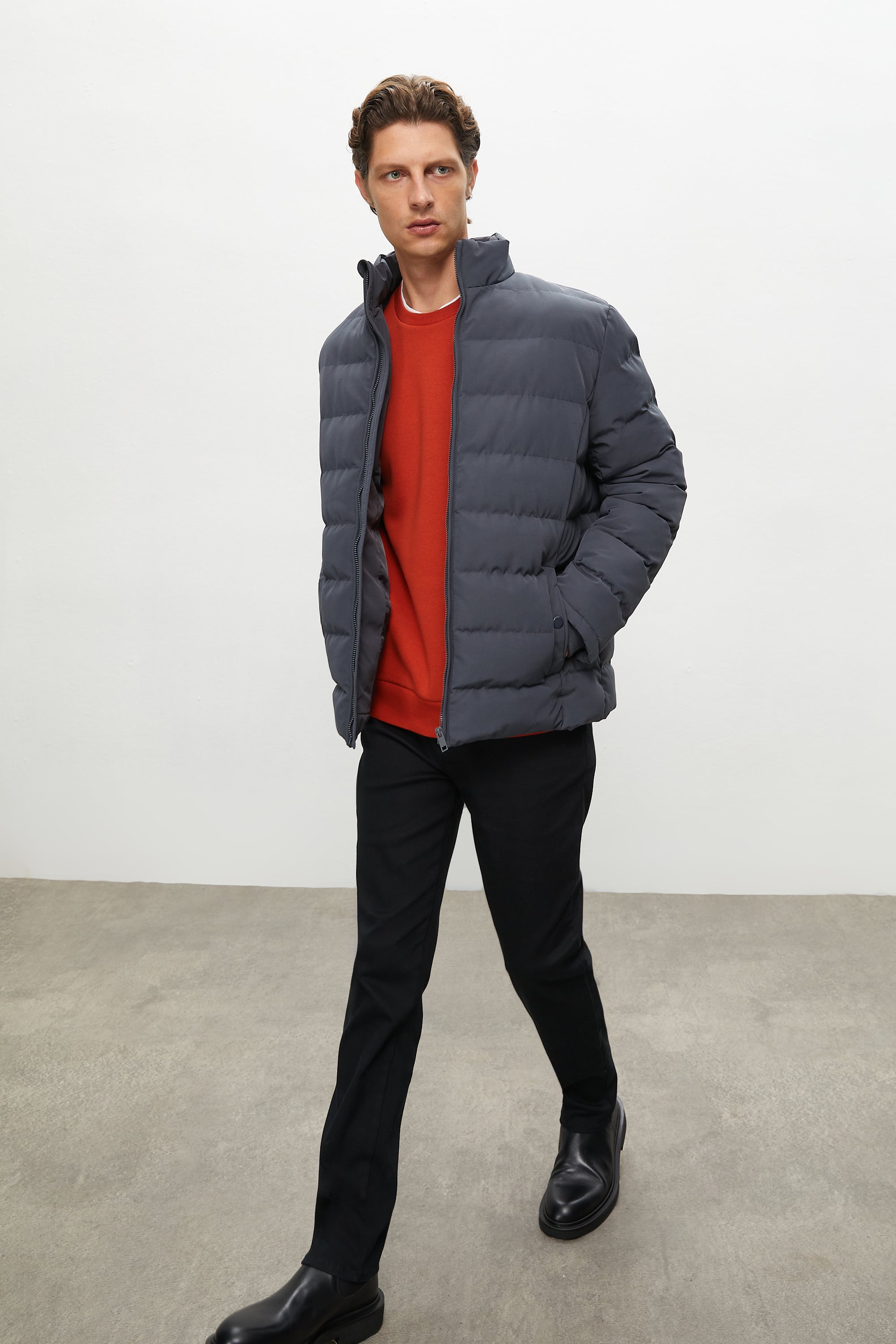 DİK YAKA KAPİTONELİ ŞİŞME MONT