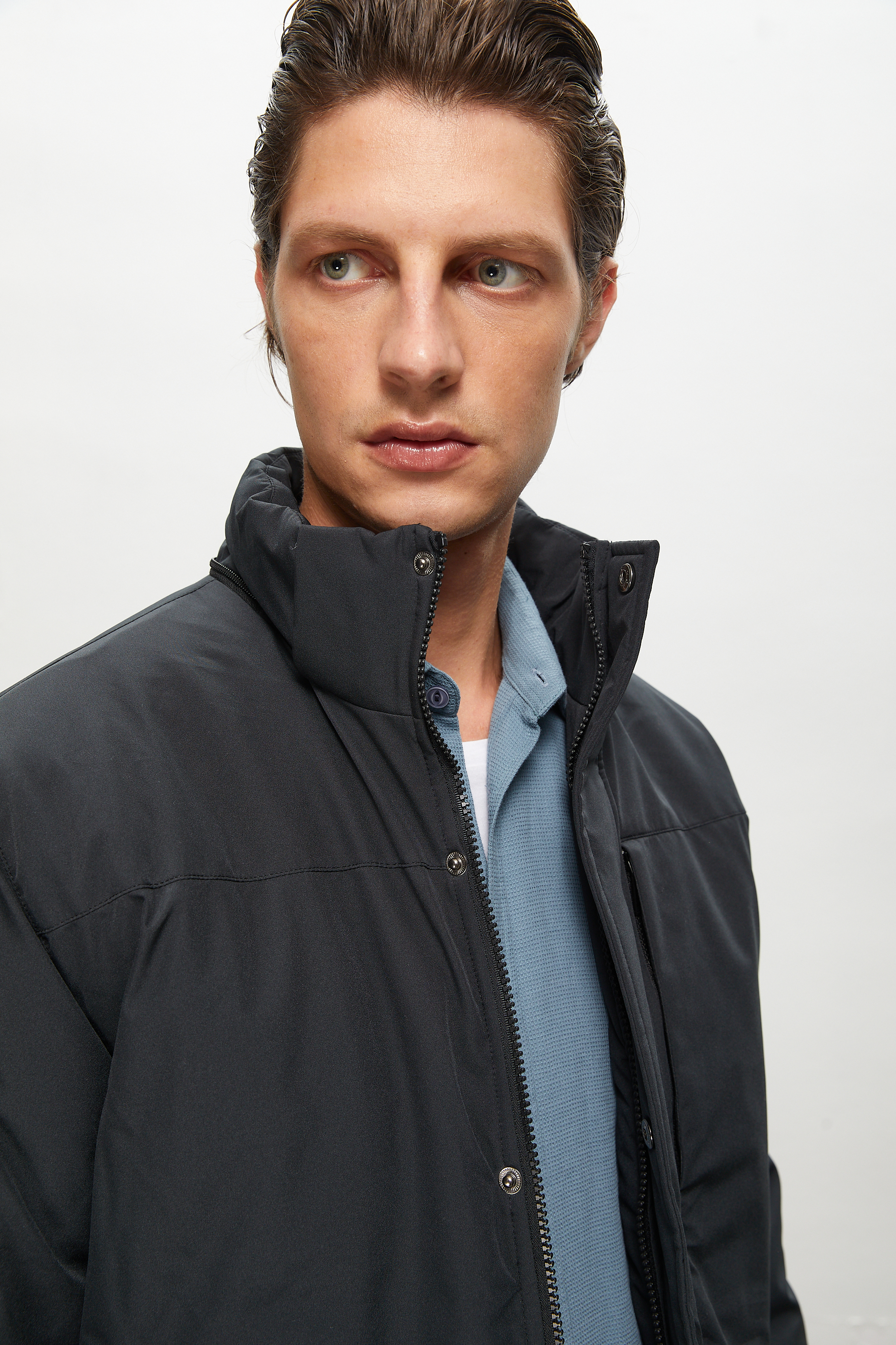 ÇIKARILABİLİR KAPÜŞONLU MONT