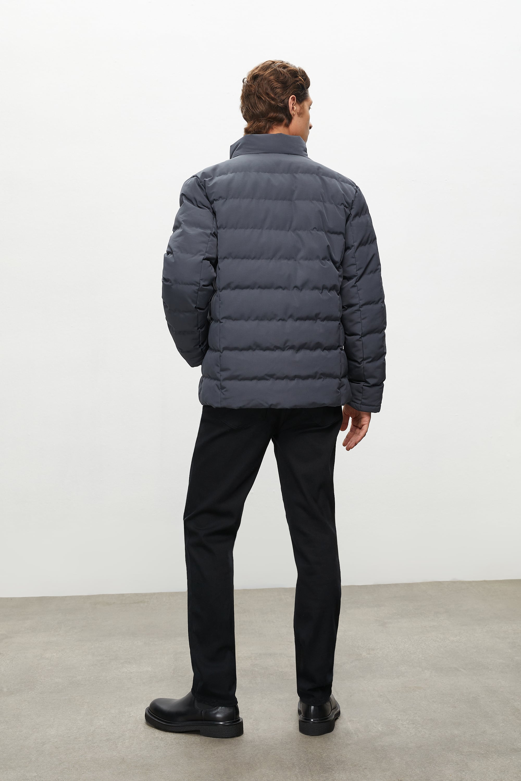 DİK YAKA KAPİTONELİ ŞİŞME MONT