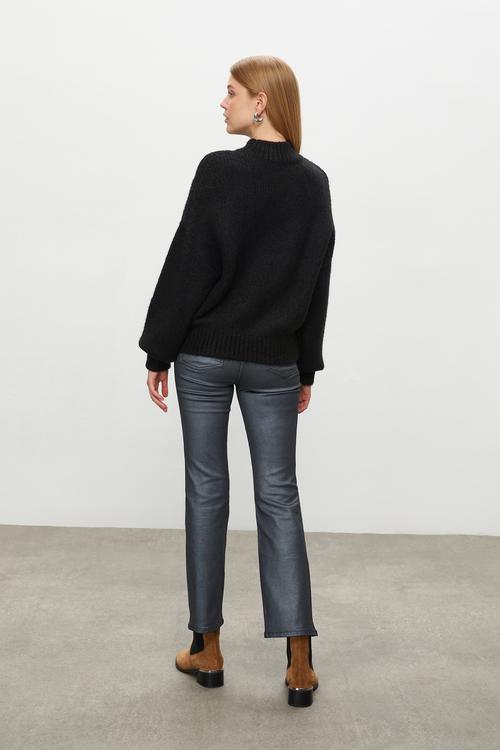  ÇİÇEKLİ DİK YAKA TRİKO KAZAK