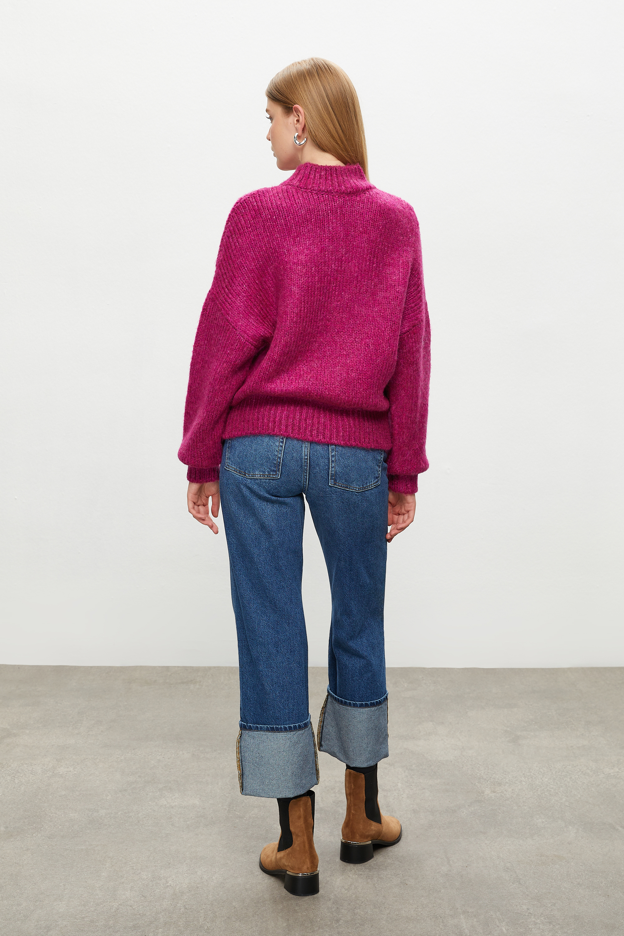 ÇİÇEKLİ DİK YAKA TRİKO KAZAK