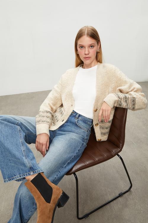  JAKARLI V YAKA TRİKO HIRKA