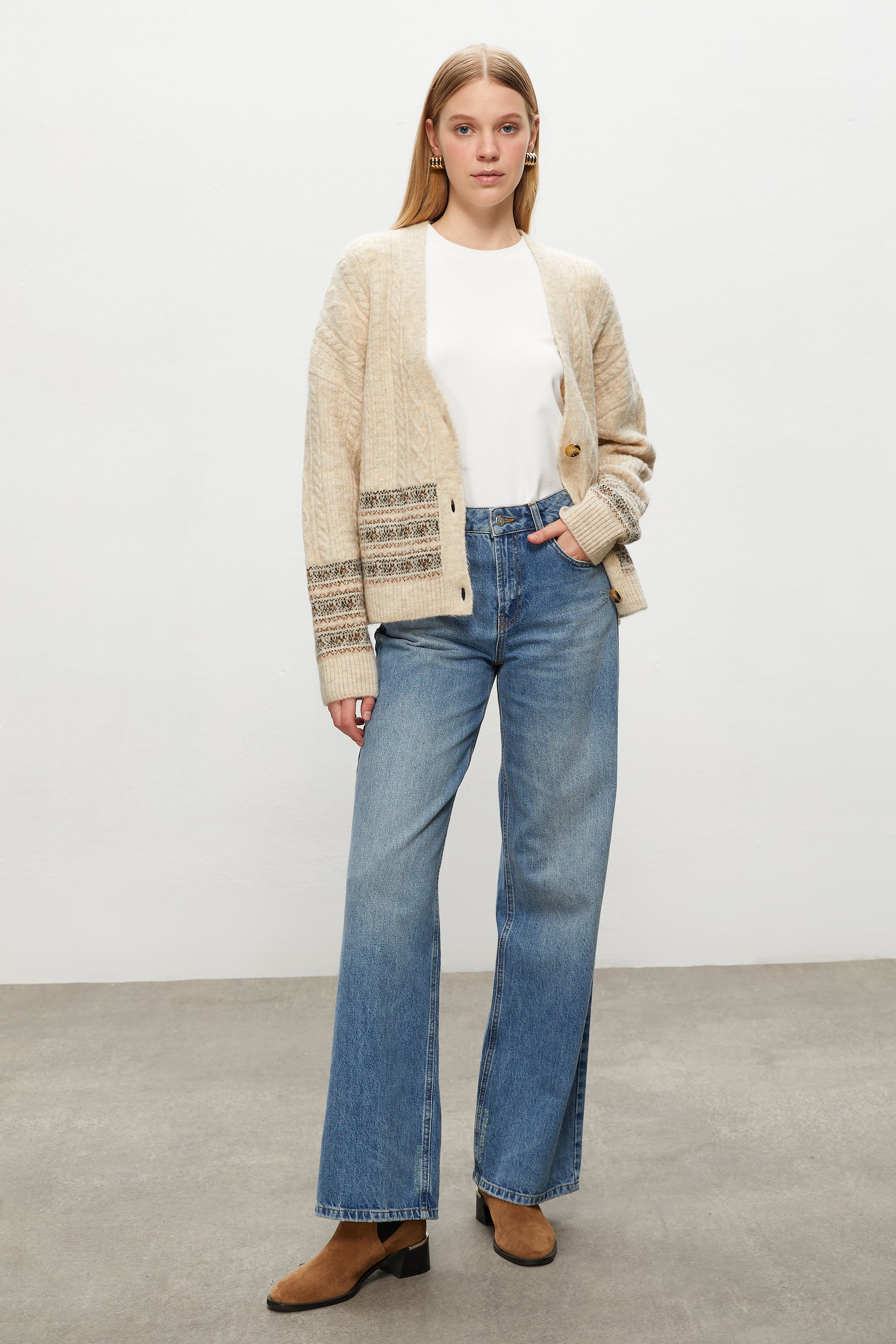 JAKARLI V YAKA TRİKO HIRKA