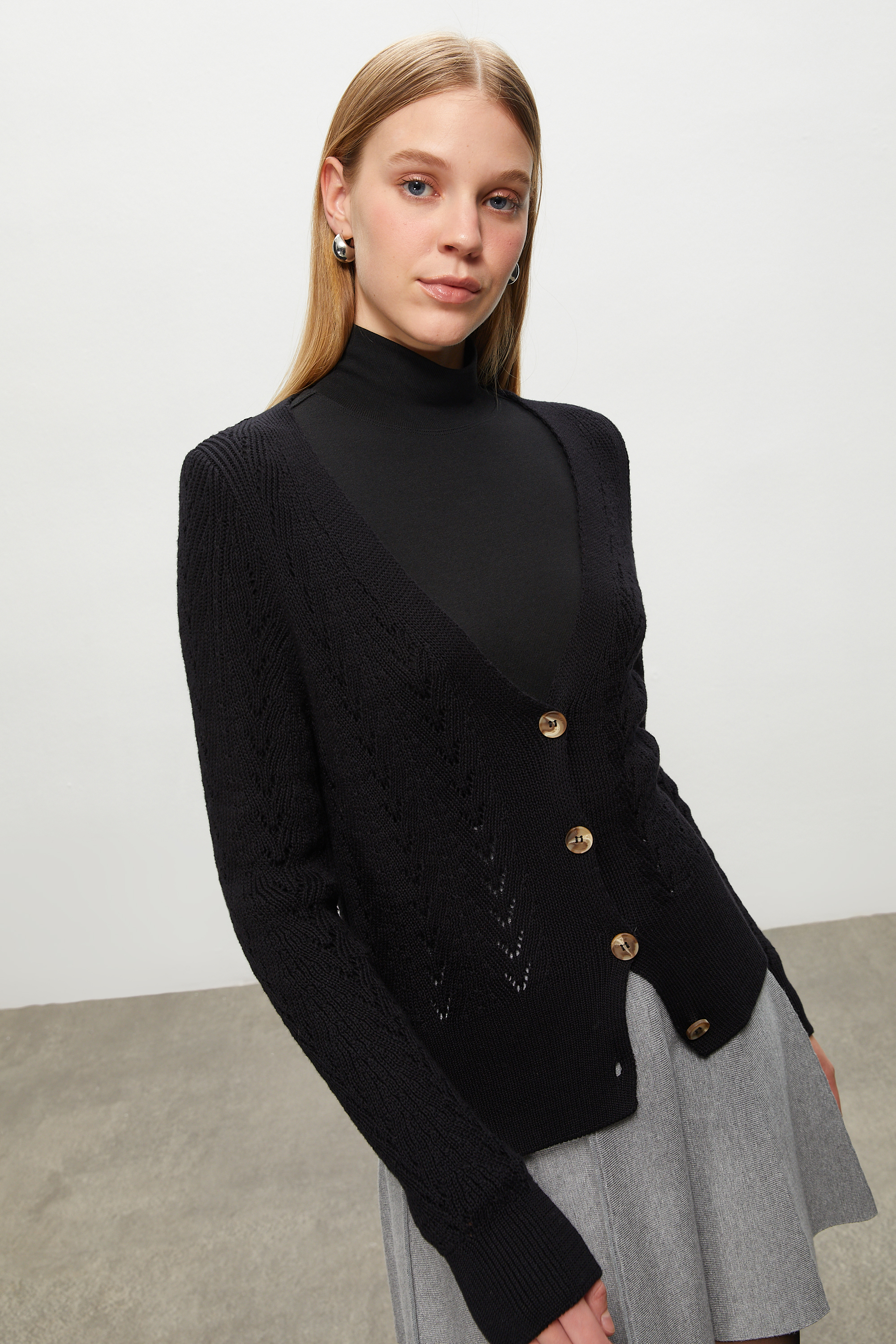 DÜĞMELİ V YAKA TRİKO HIRKA