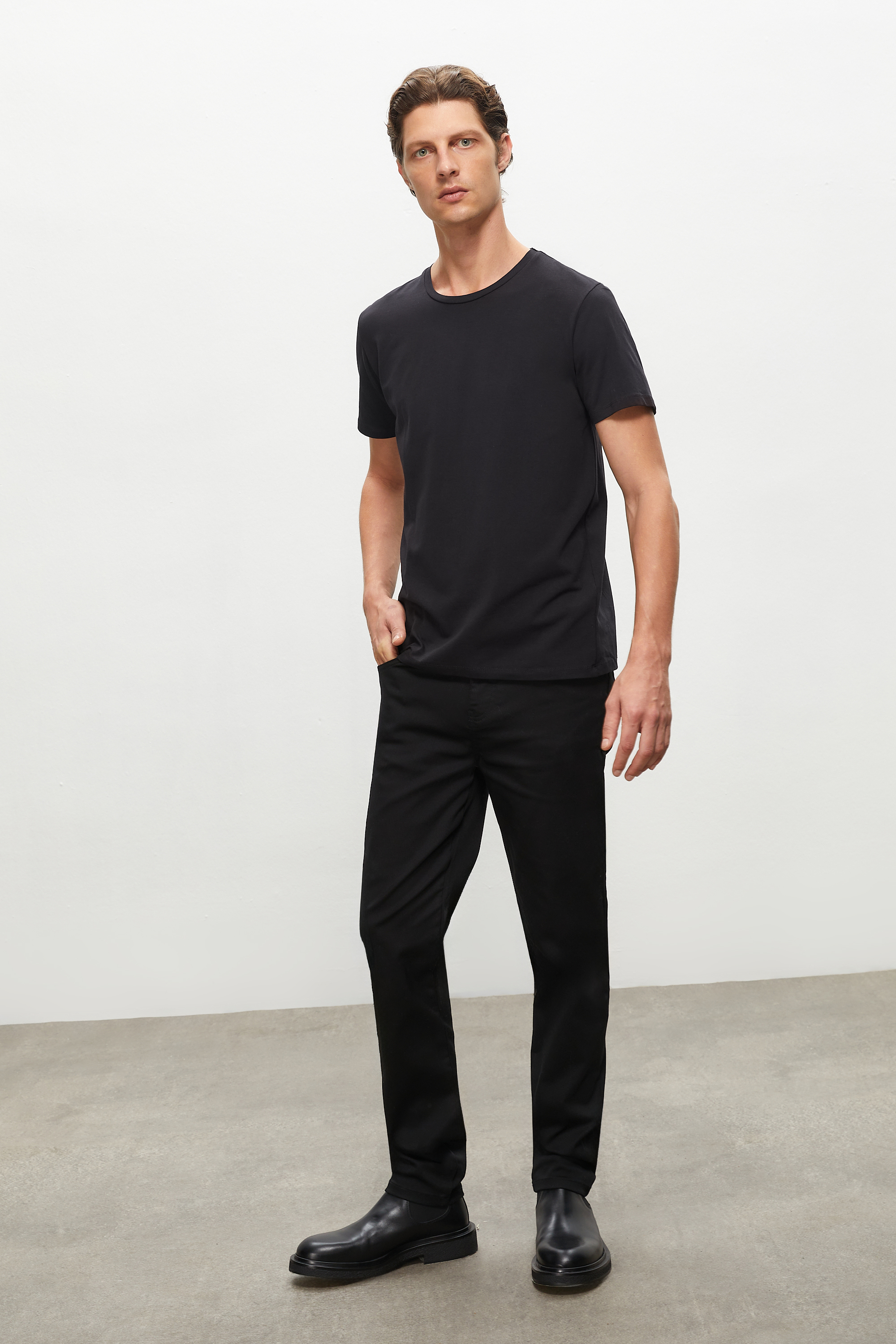 BİSİKLET YAKA KISA KOLLU T-SHIRT