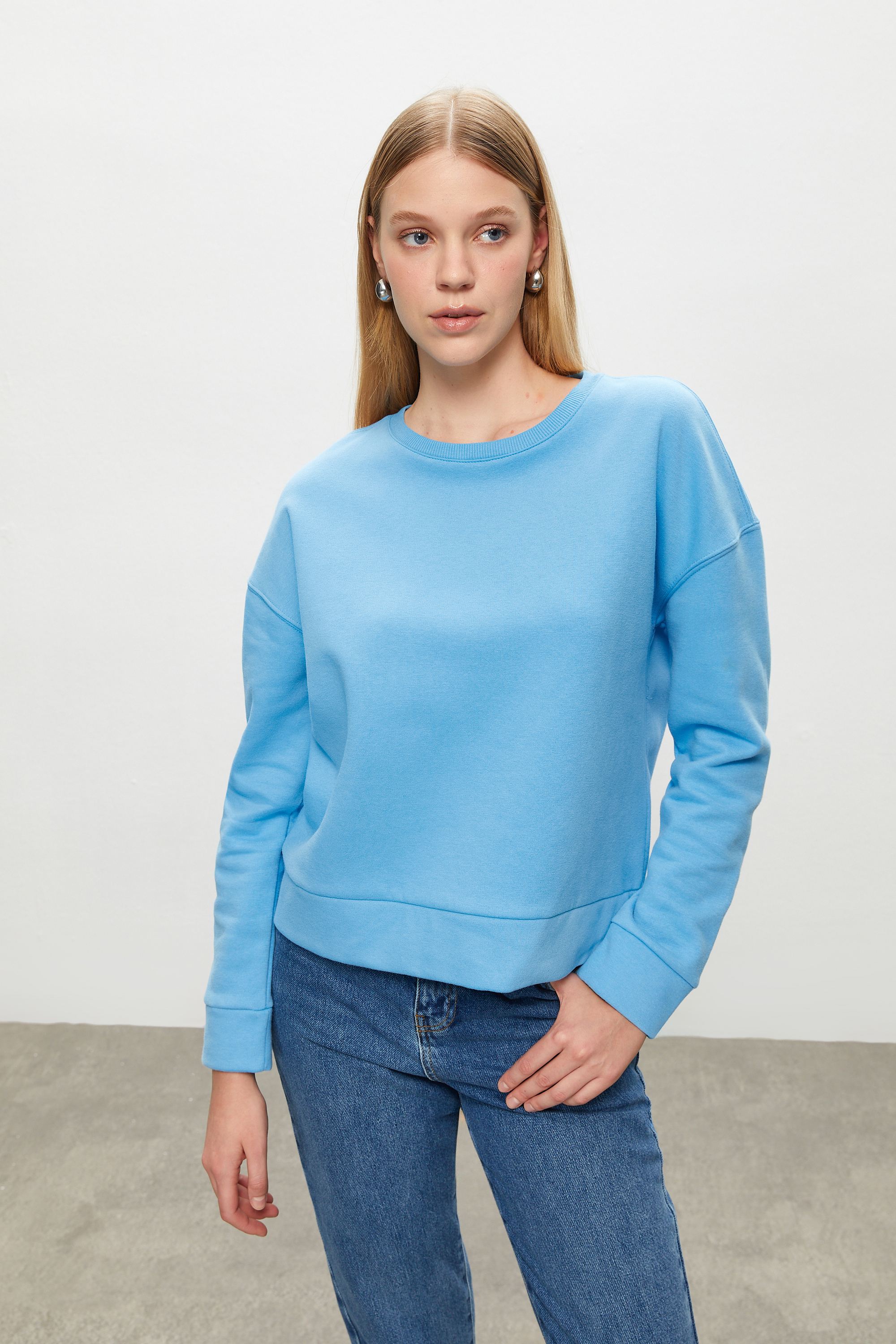 BİSİKLET YAKA SWEATSHIRT