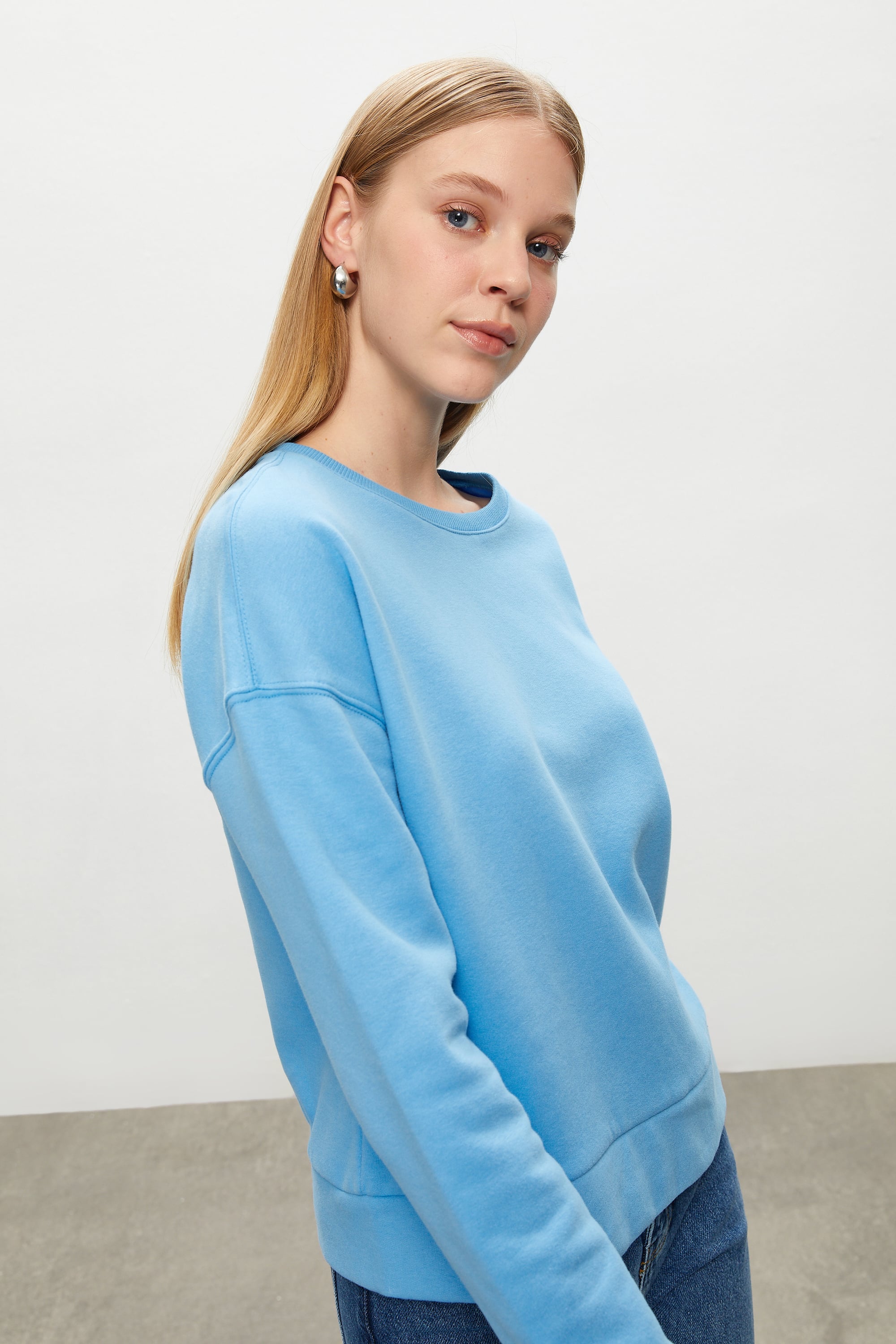 BİSİKLET YAKA SWEATSHIRT