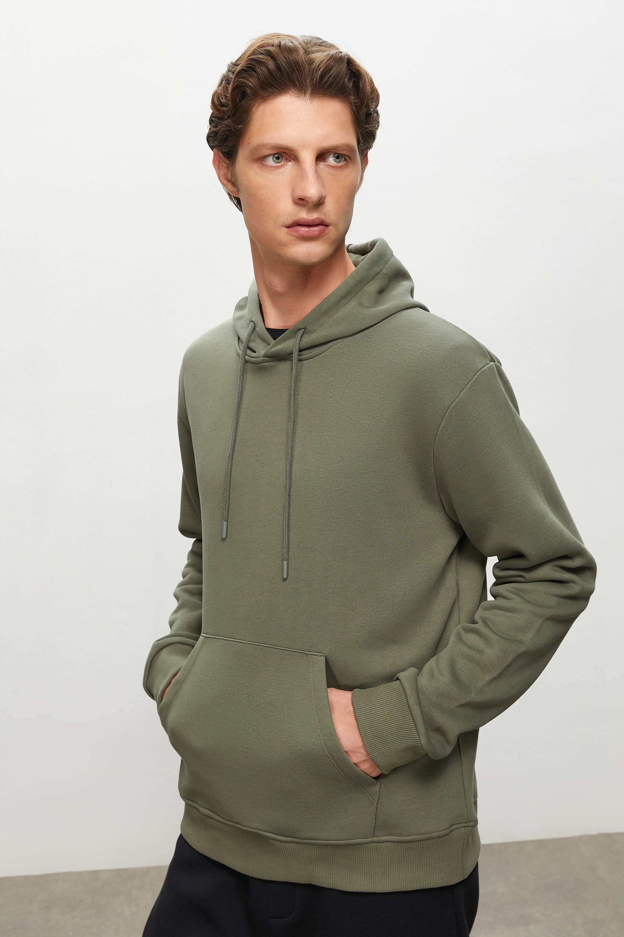 KAPÜŞONLU SWEATSHIRT