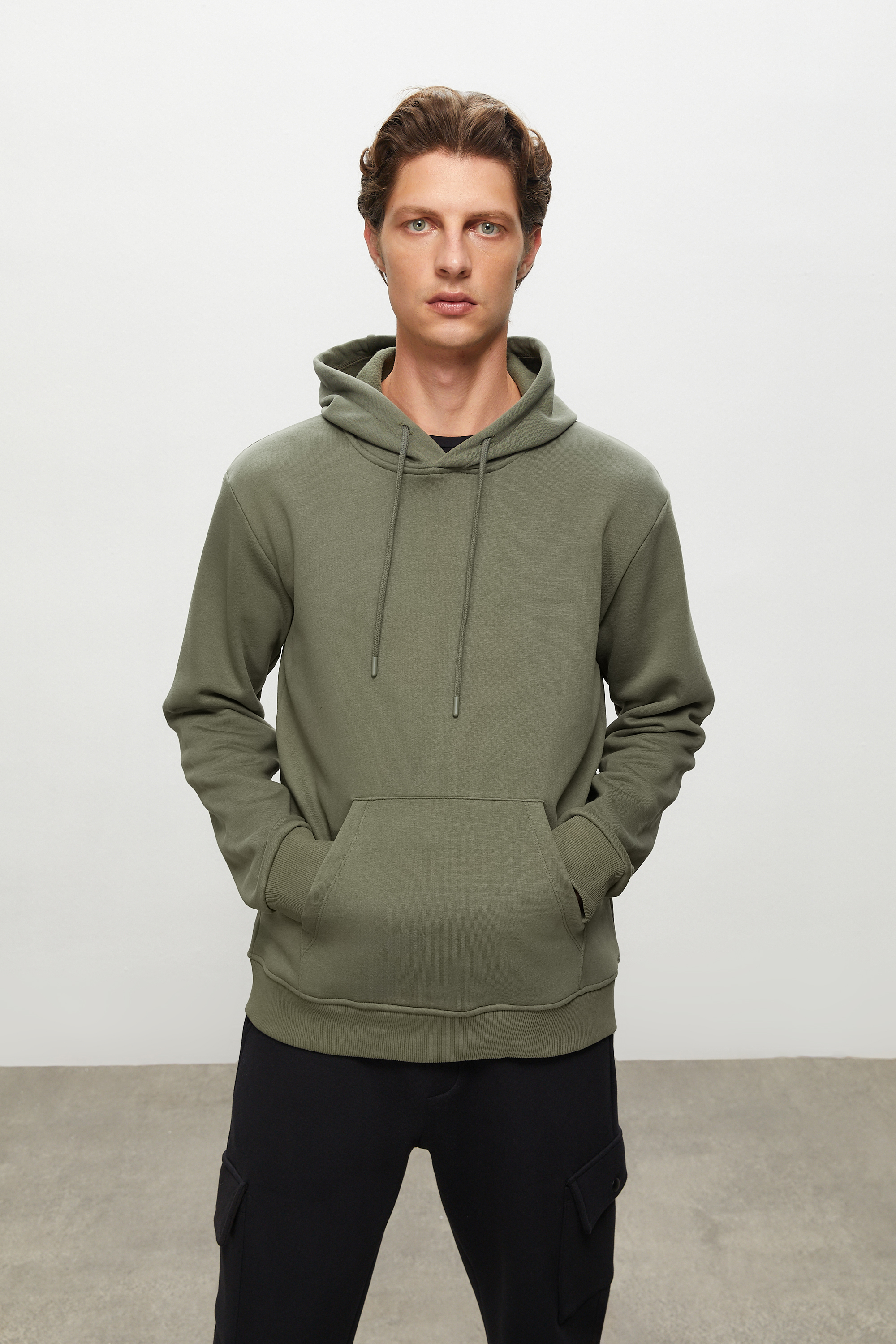 KAPÜŞONLU SWEATSHIRT