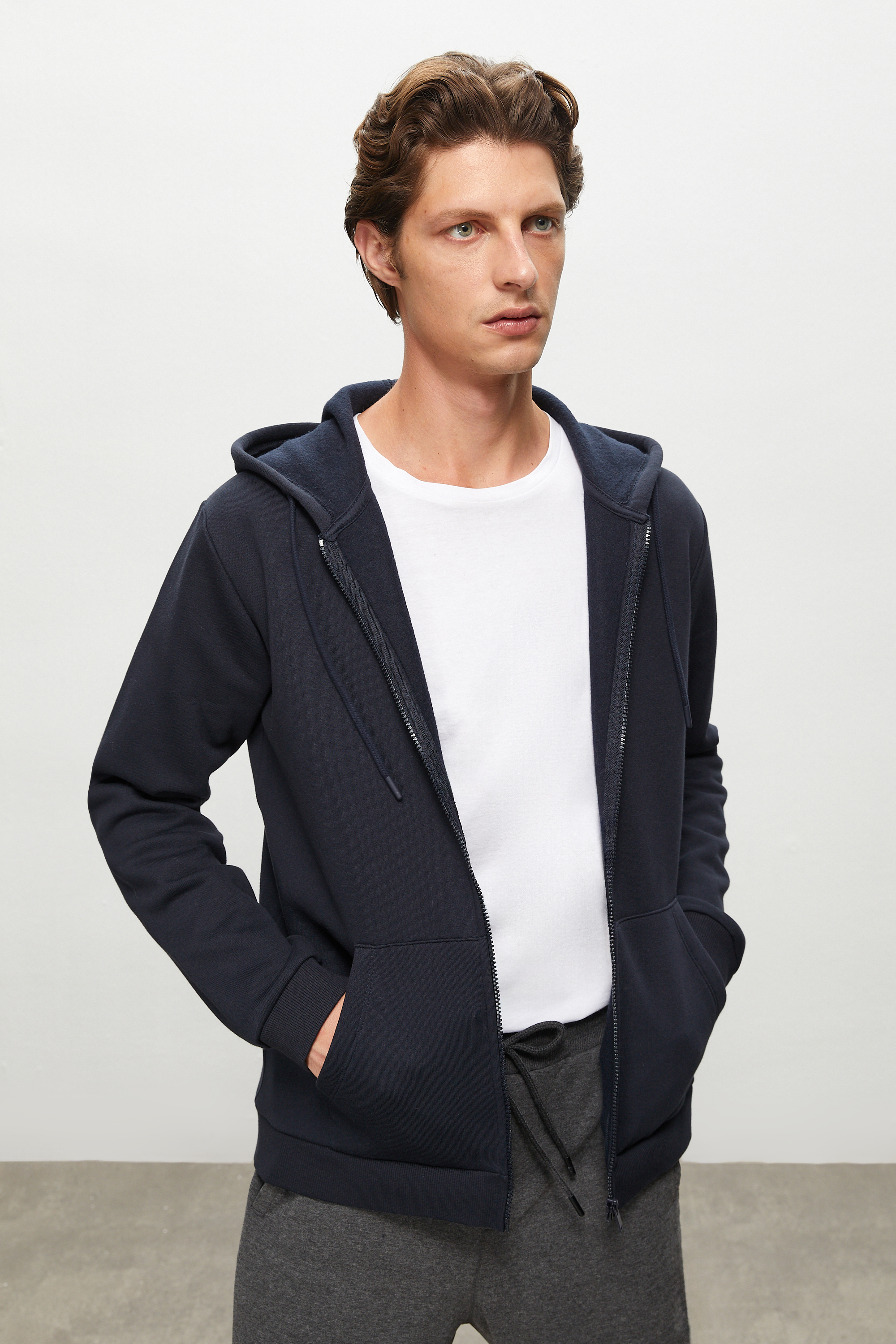 FERMUARLI KAPÜŞONLU SWEATSHIRT