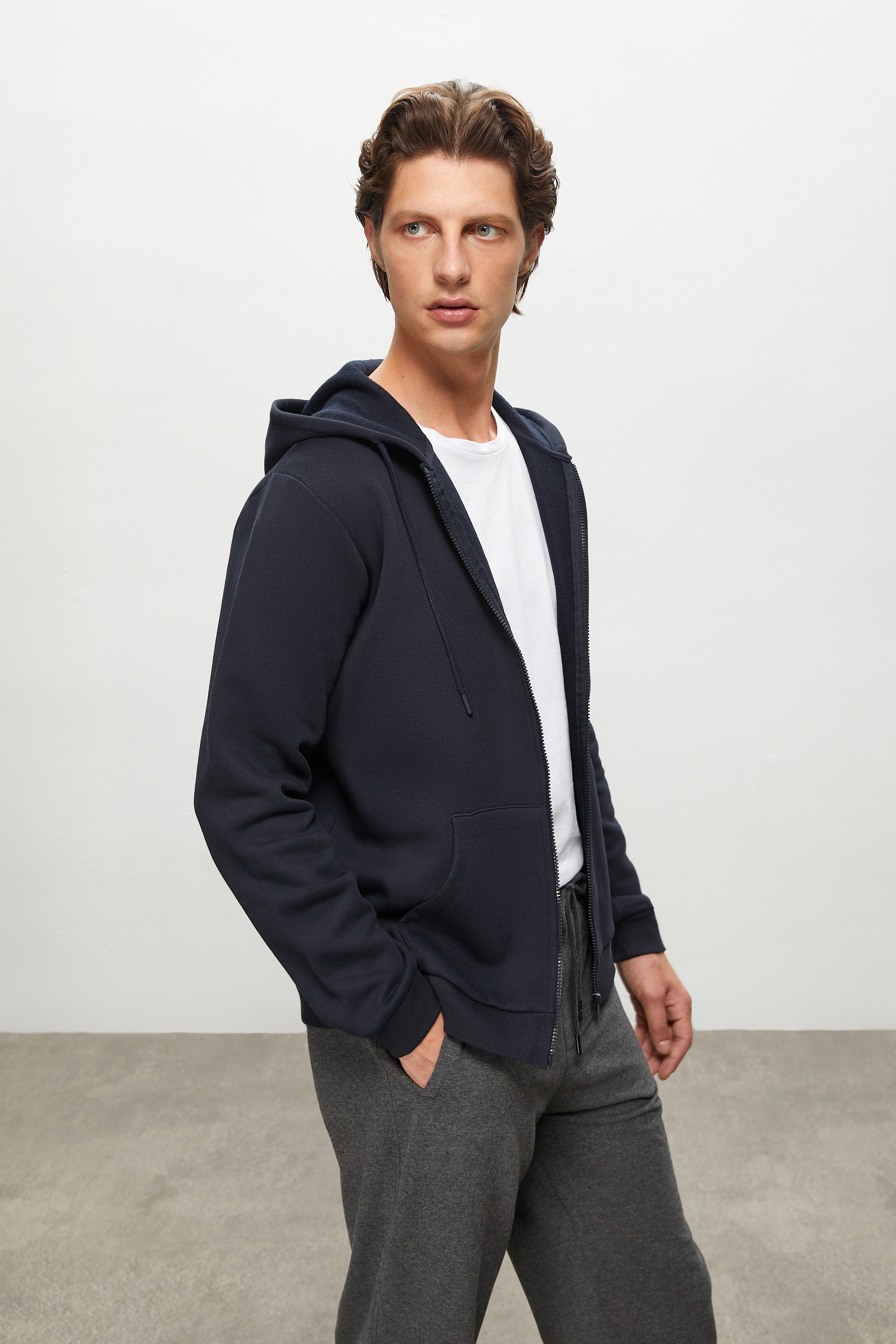 FERMUARLI KAPÜŞONLU SWEATSHIRT