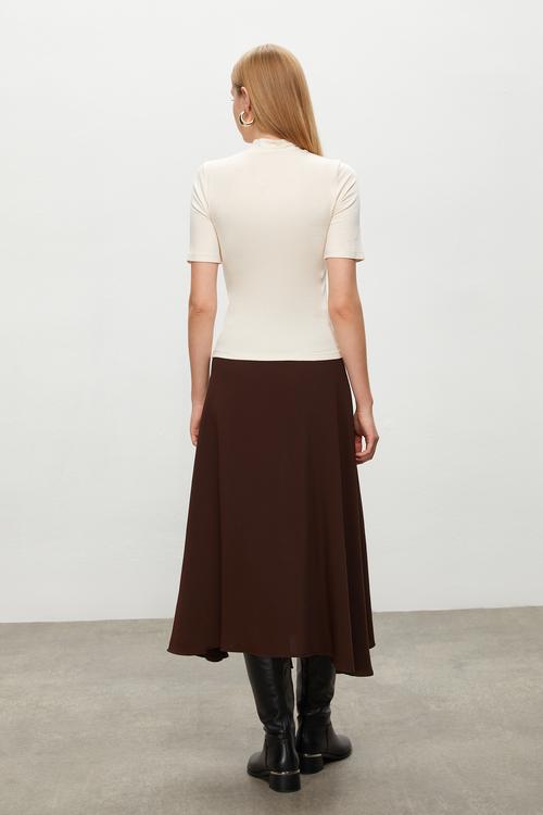  DİK YAKA KISA KOLLU T-SHIRT