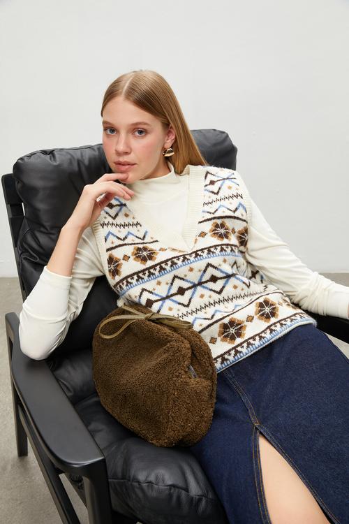  JAKARLI V YAKA SÜVETER