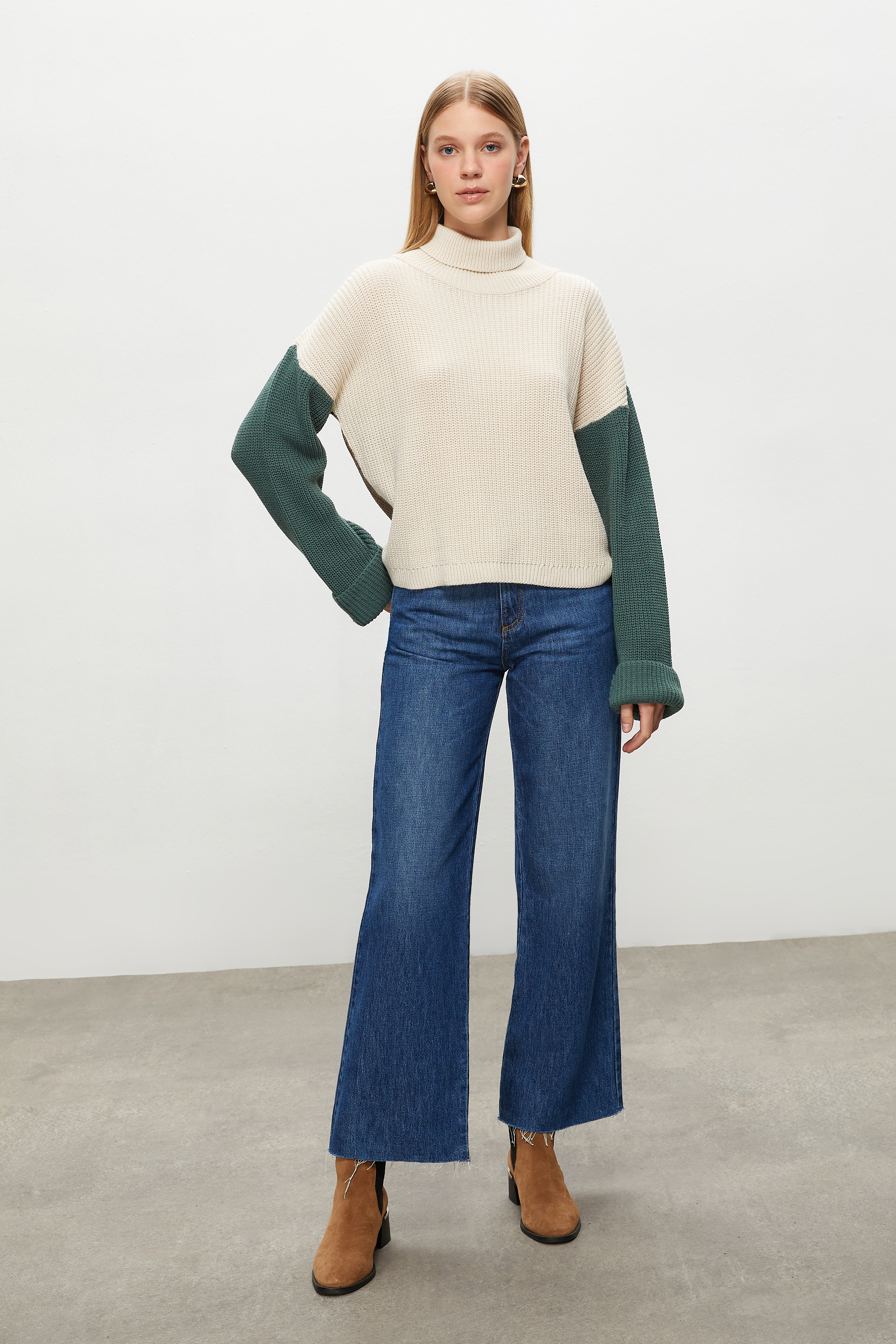 RENK BLOKLU BALIKÇI YAKA TRİKO KAZAK