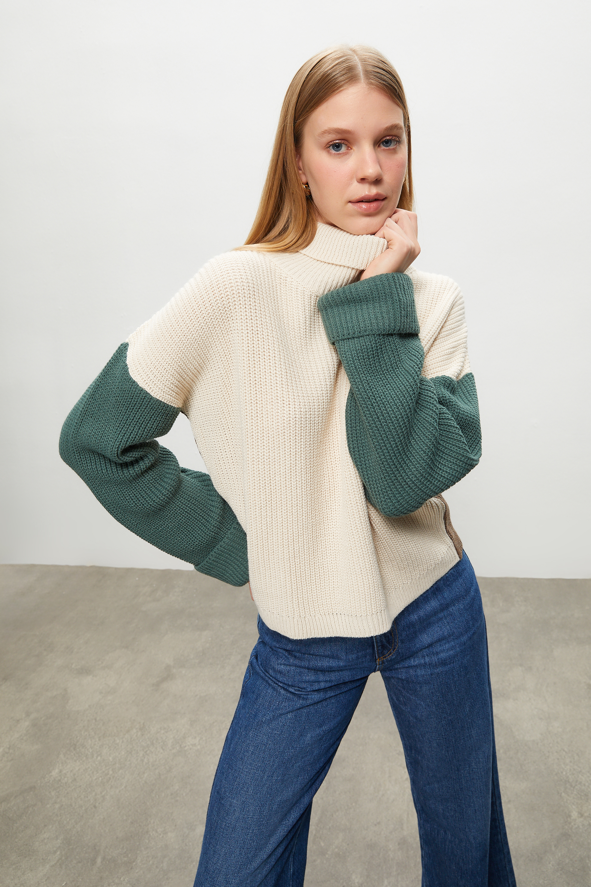 RENK BLOKLU BALIKÇI YAKA TRİKO KAZAK