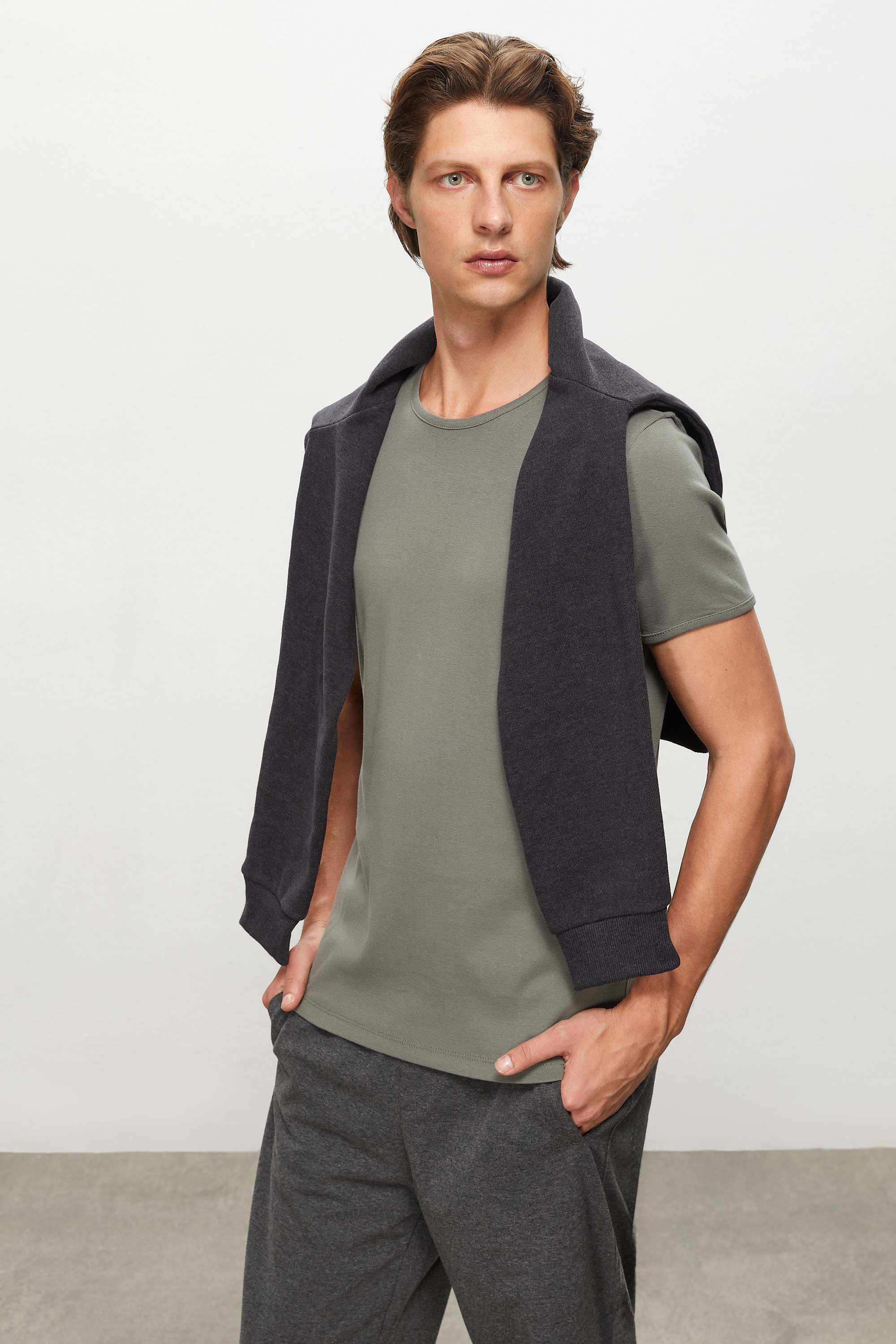 BİSİKLET YAKA KISA KOLLU T-SHIRT