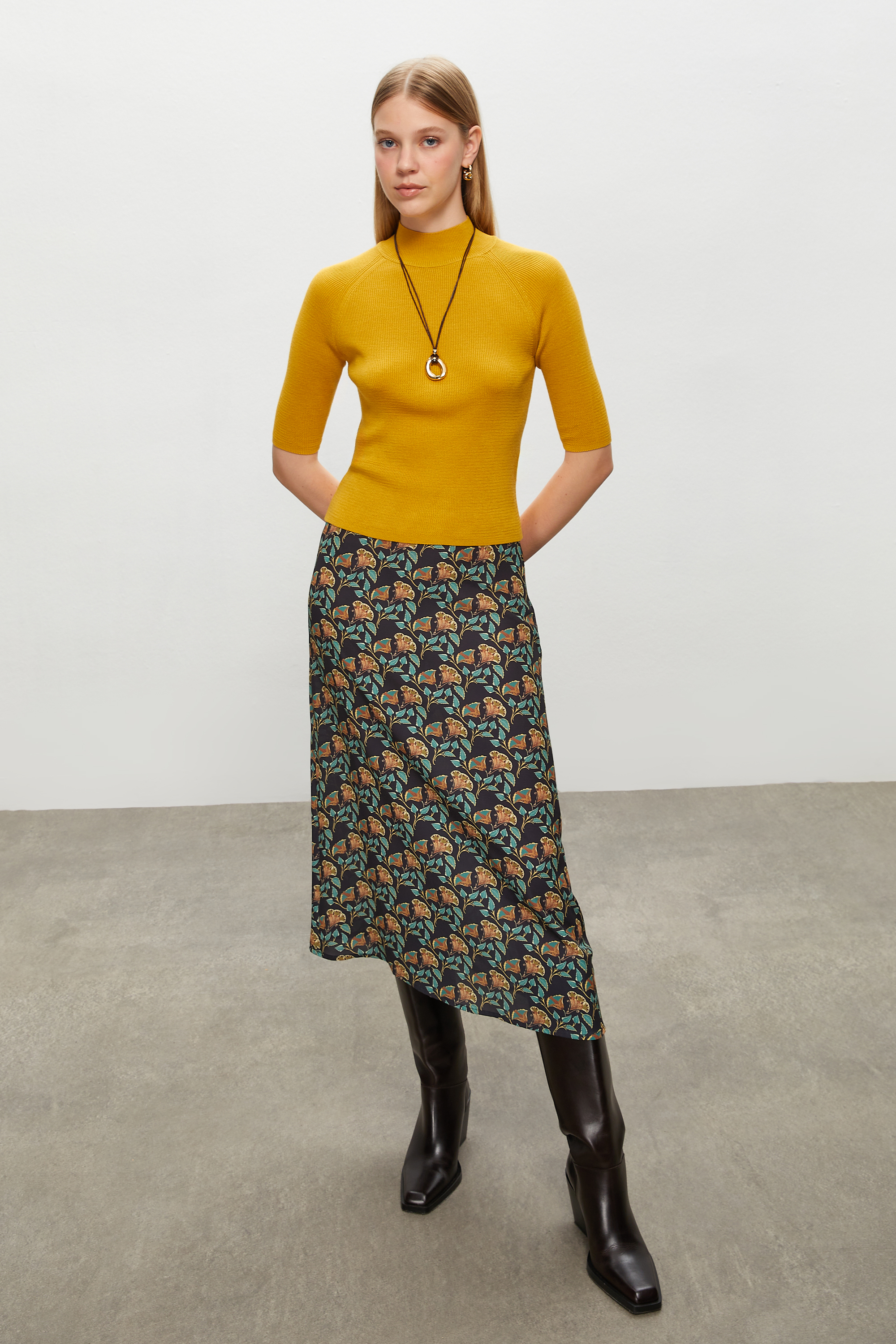 FİTİLLİ DİK YAKA TRİKO KAZAK