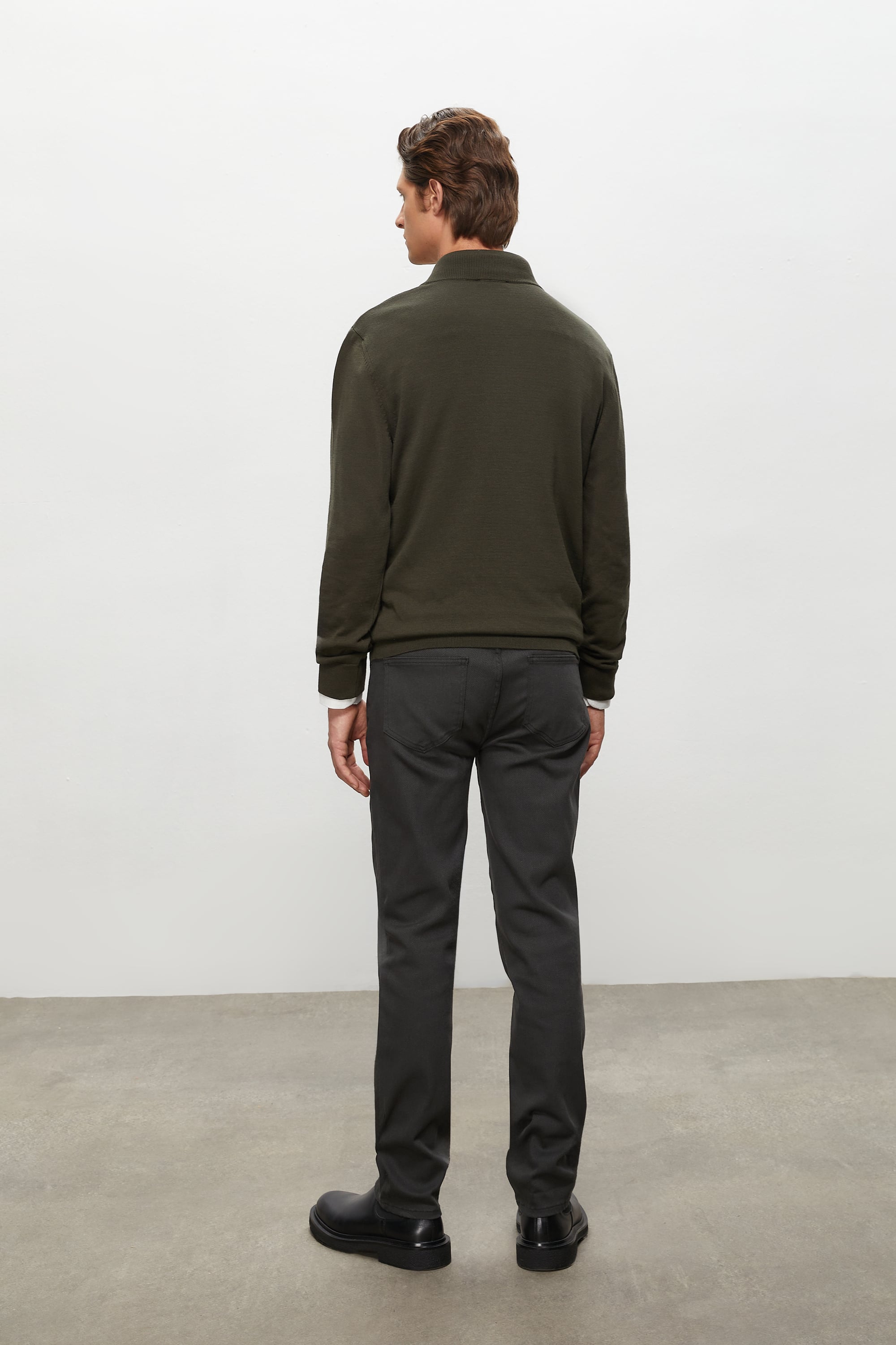 DİK YAKA YARIM FERMUARLI KAZAK