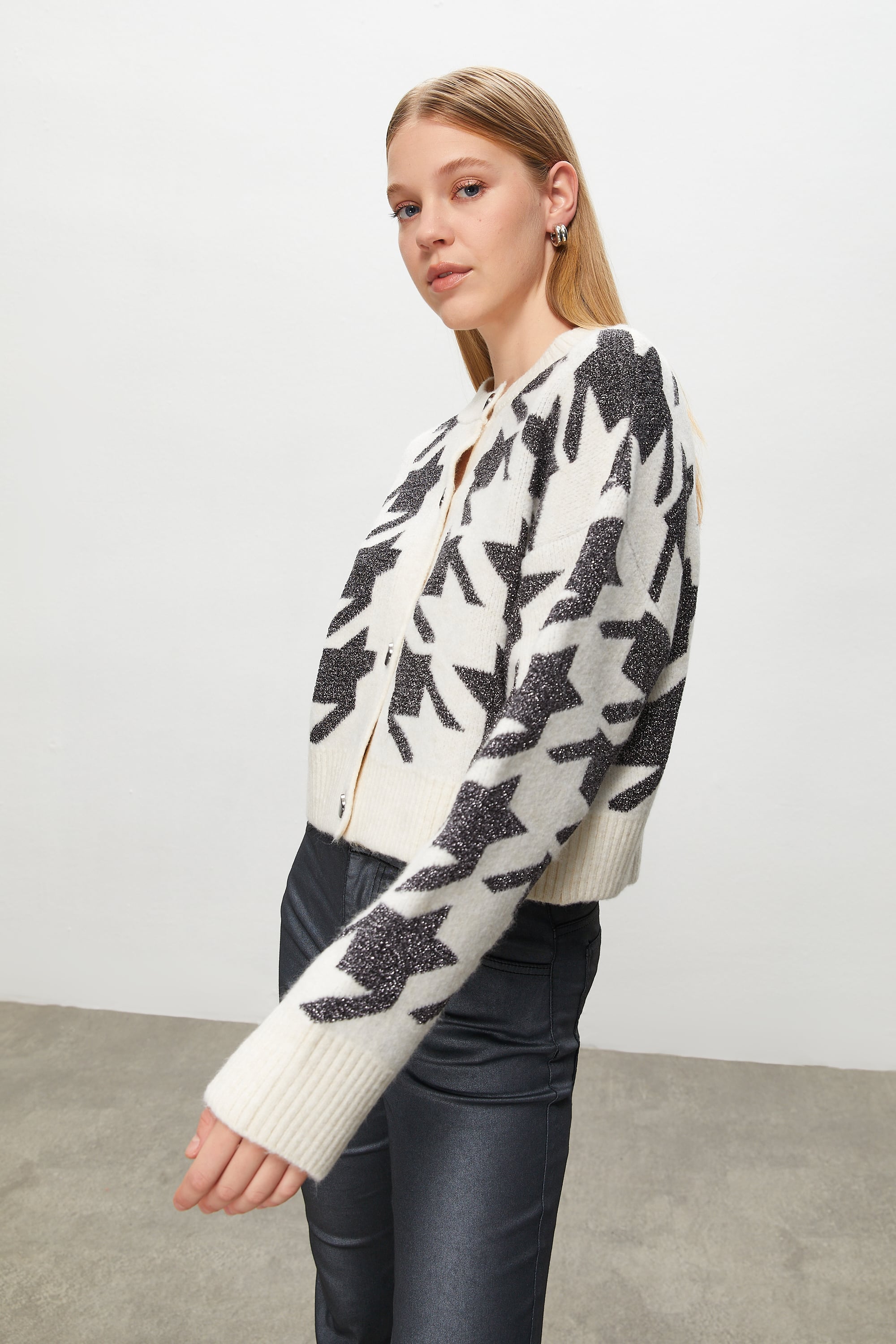 JAKARLI KAZAYAĞI TRİKO HIRKA