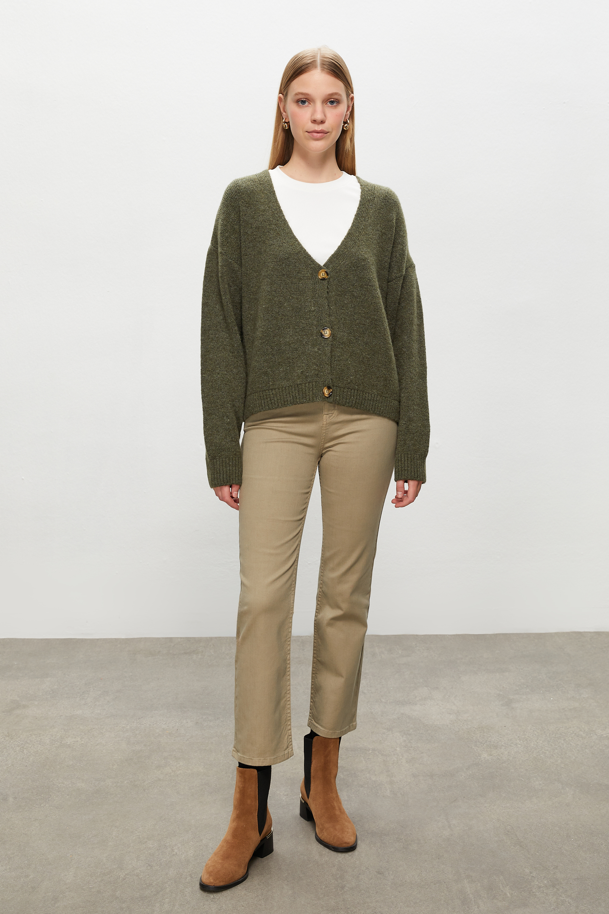 DÜĞMELİ V YAKA TRİKO HIRKA