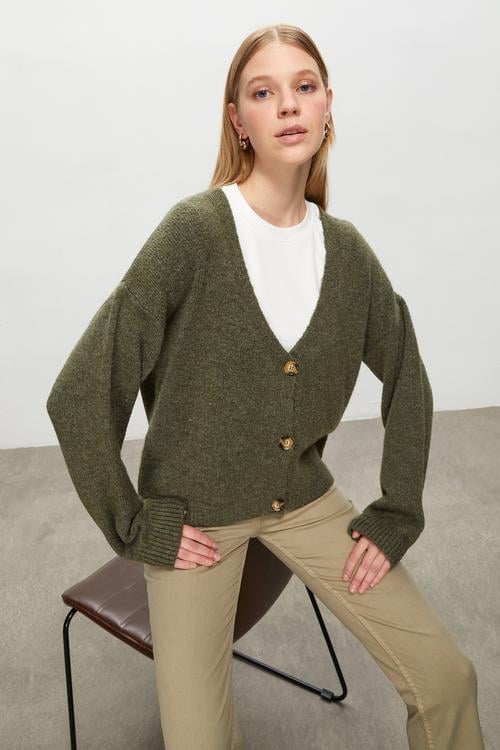  DÜĞMELİ V YAKA TRİKO HIRKA