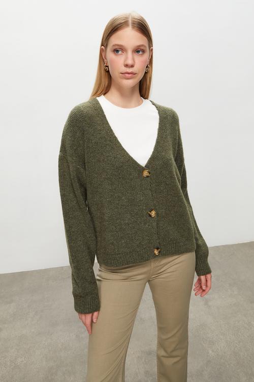  DÜĞMELİ V YAKA TRİKO HIRKA